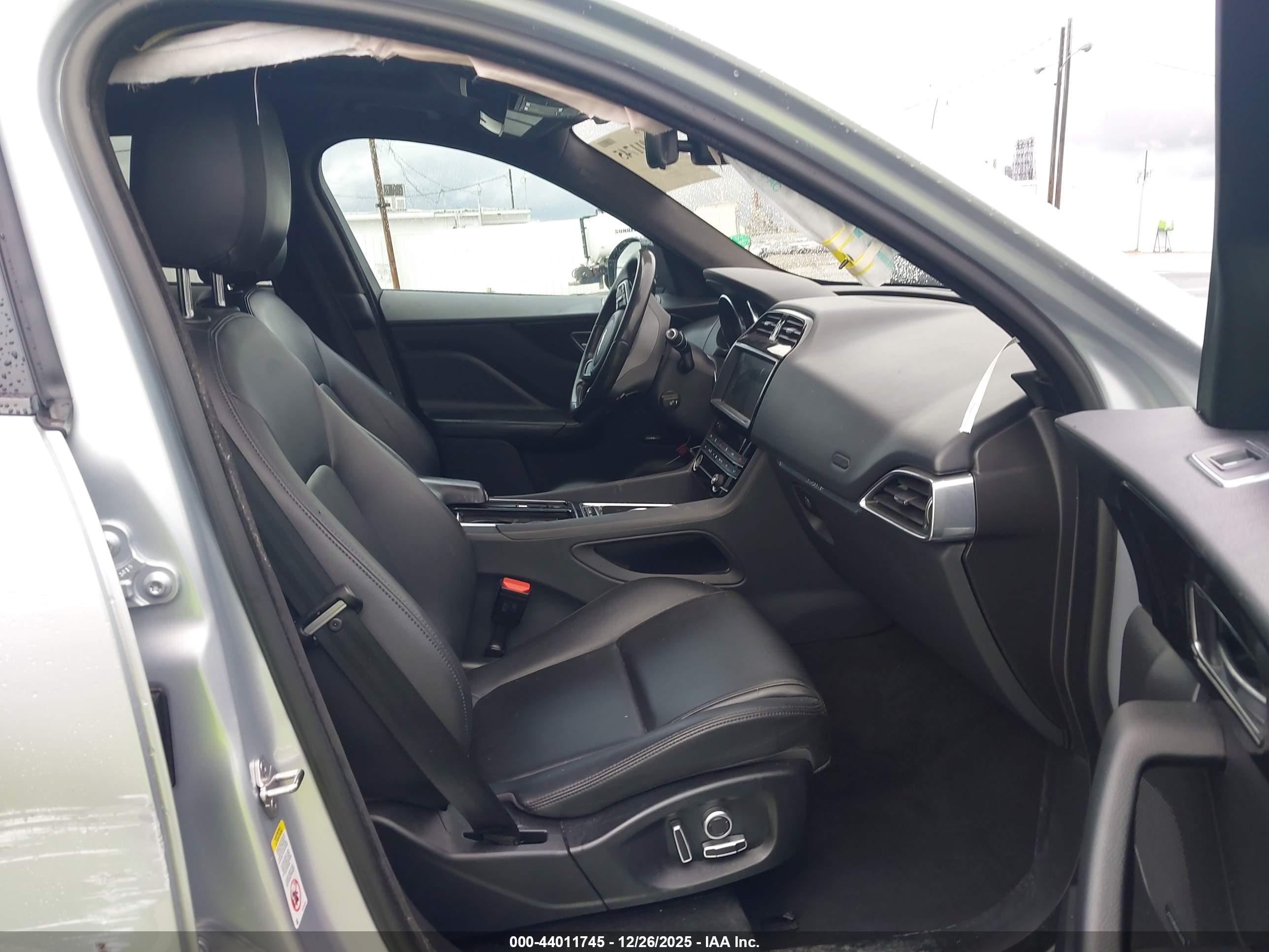 JAGUAR F-PACE image 5