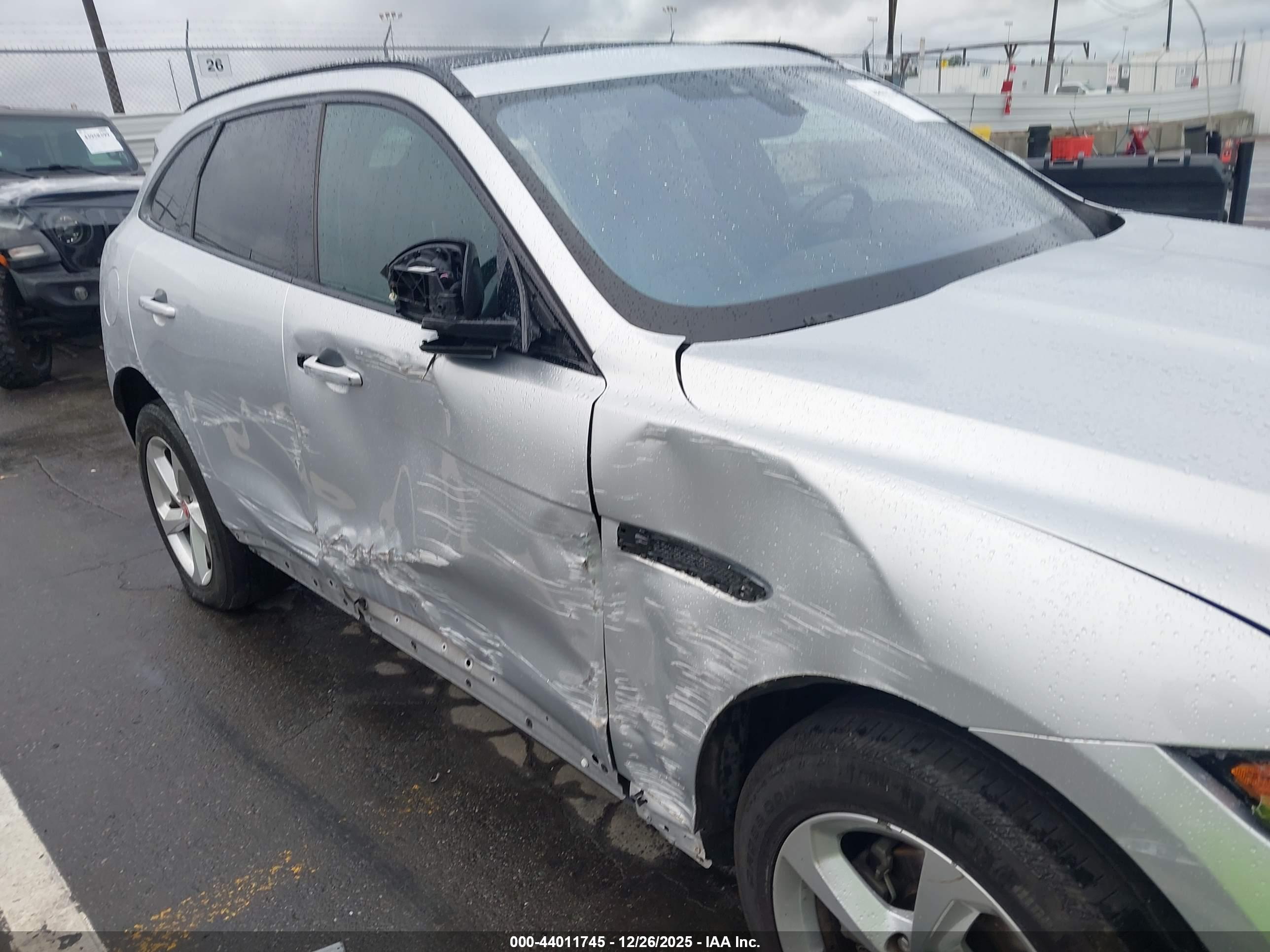 JAGUAR F-PACE image 6