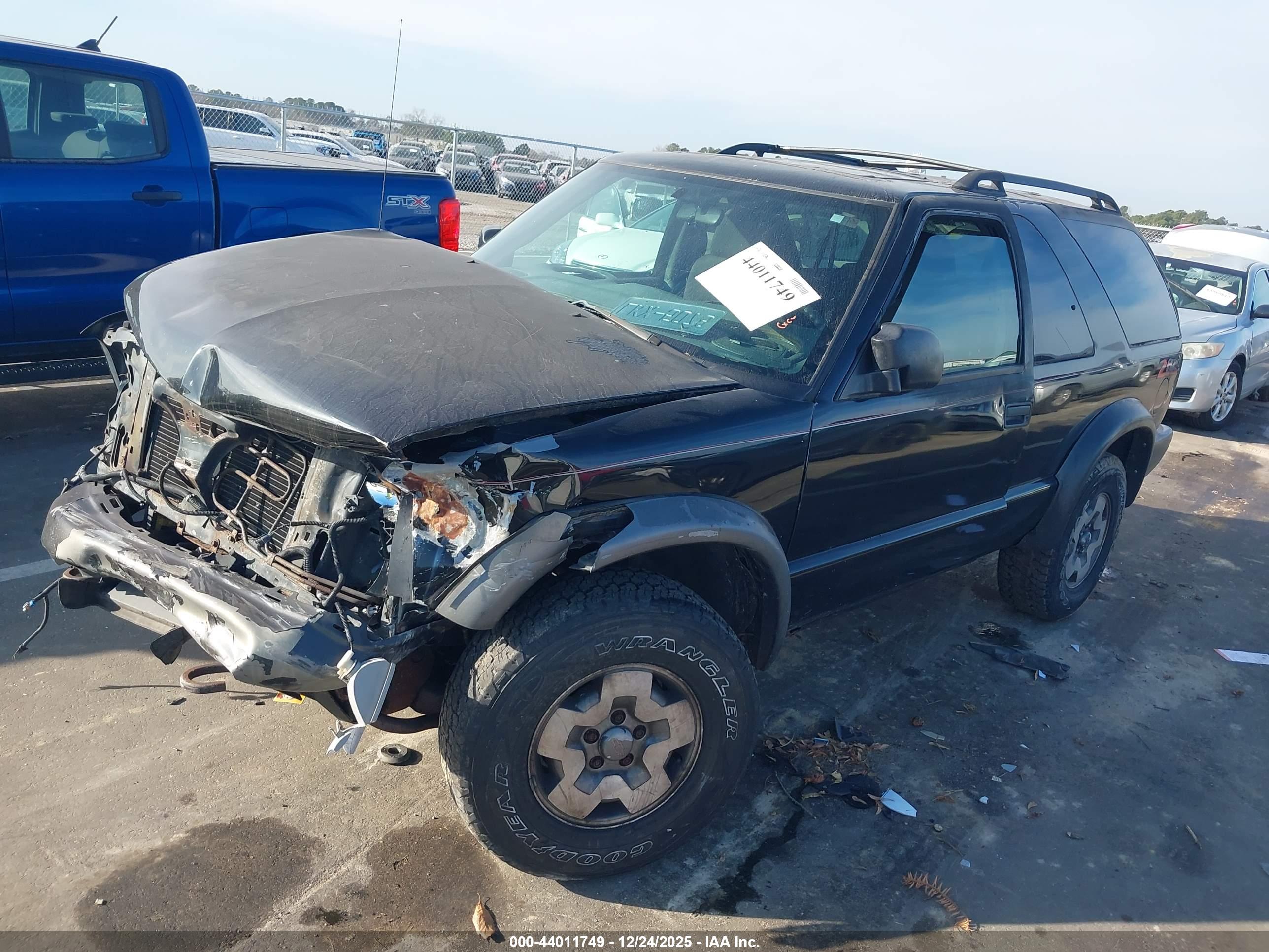 CHEVROLET BLAZER image 2