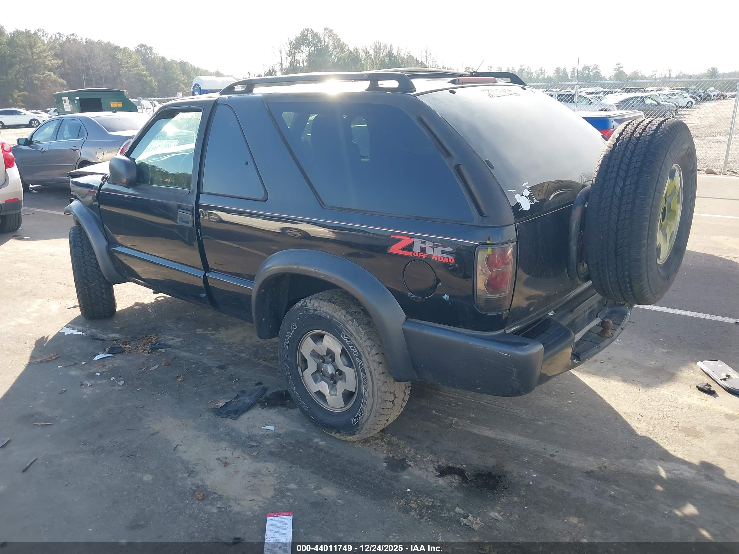 CHEVROLET BLAZER image 3