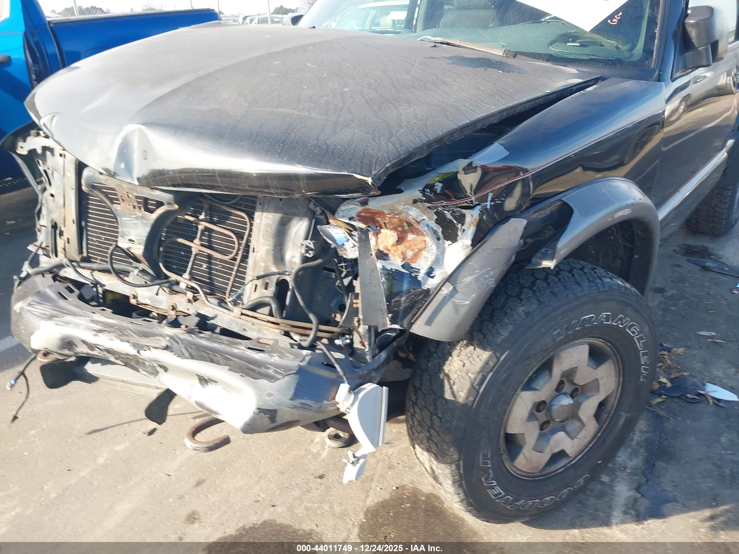 CHEVROLET BLAZER image 6