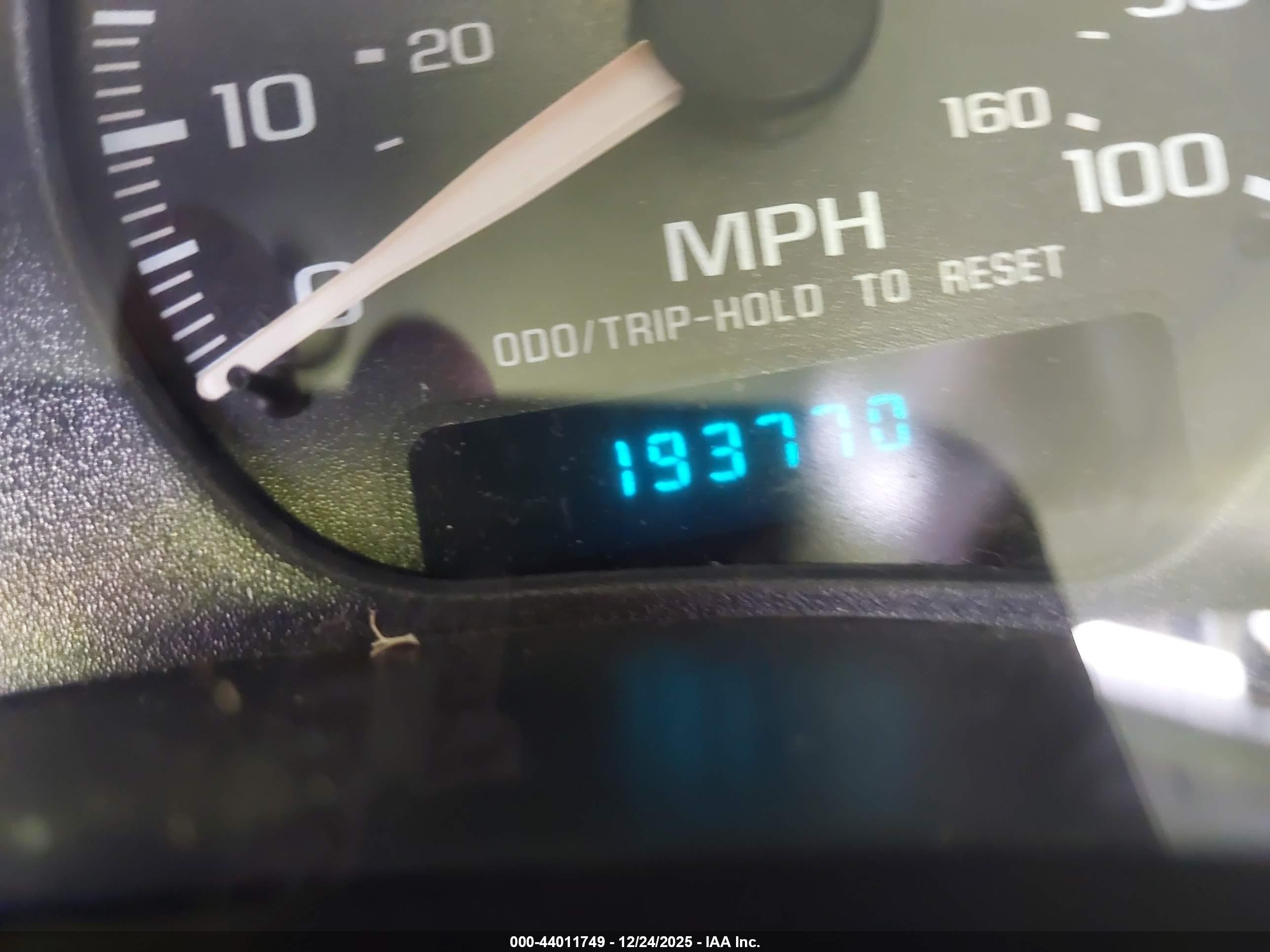 CHEVROLET BLAZER image 7