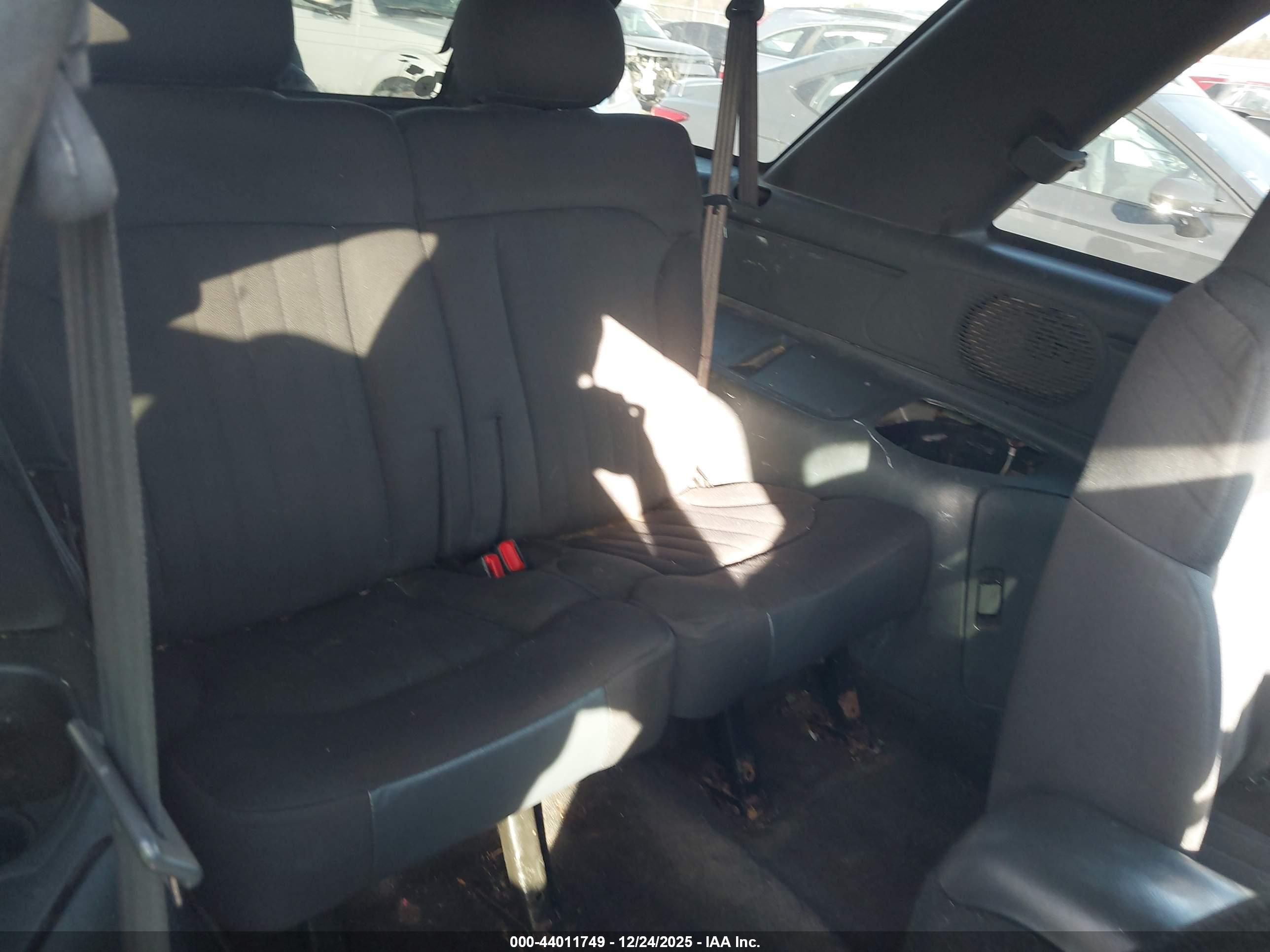 CHEVROLET BLAZER image 8