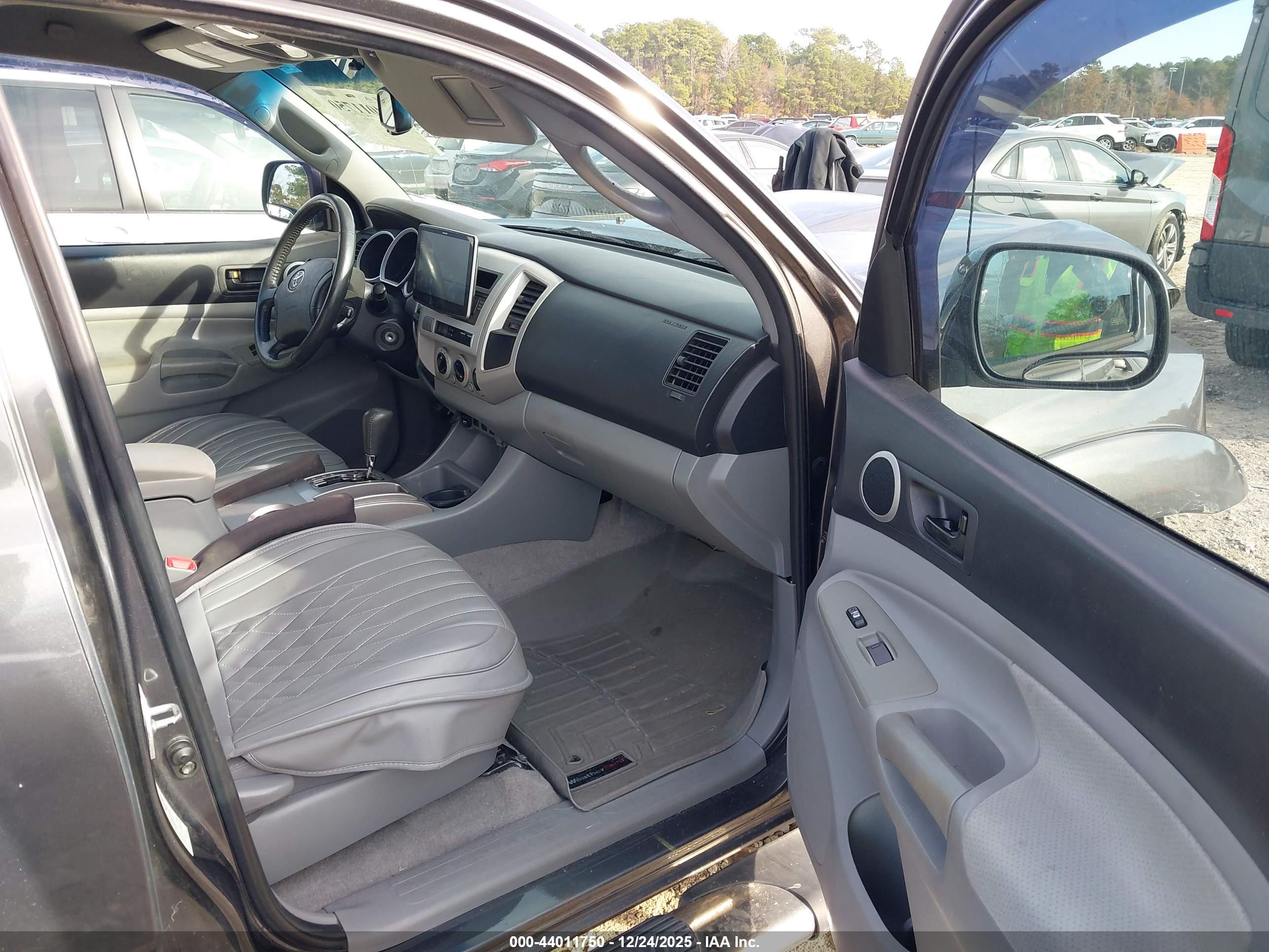 TOYOTA TACOMA image 5