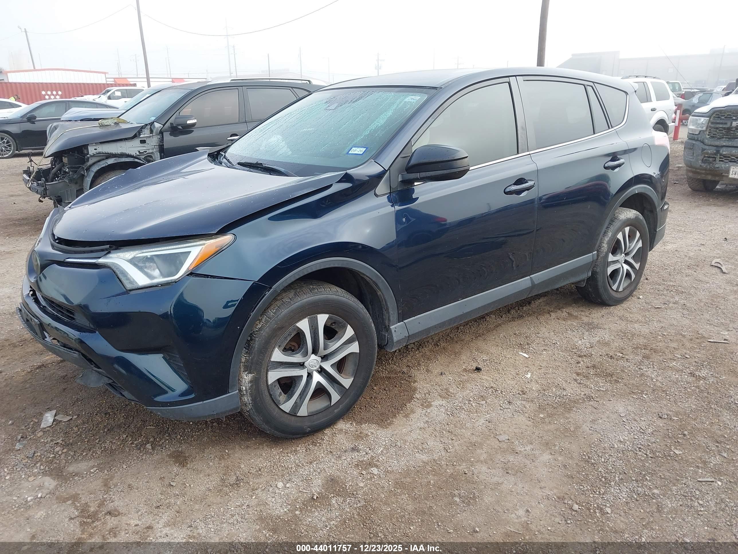 TOYOTA RAV4 image 2