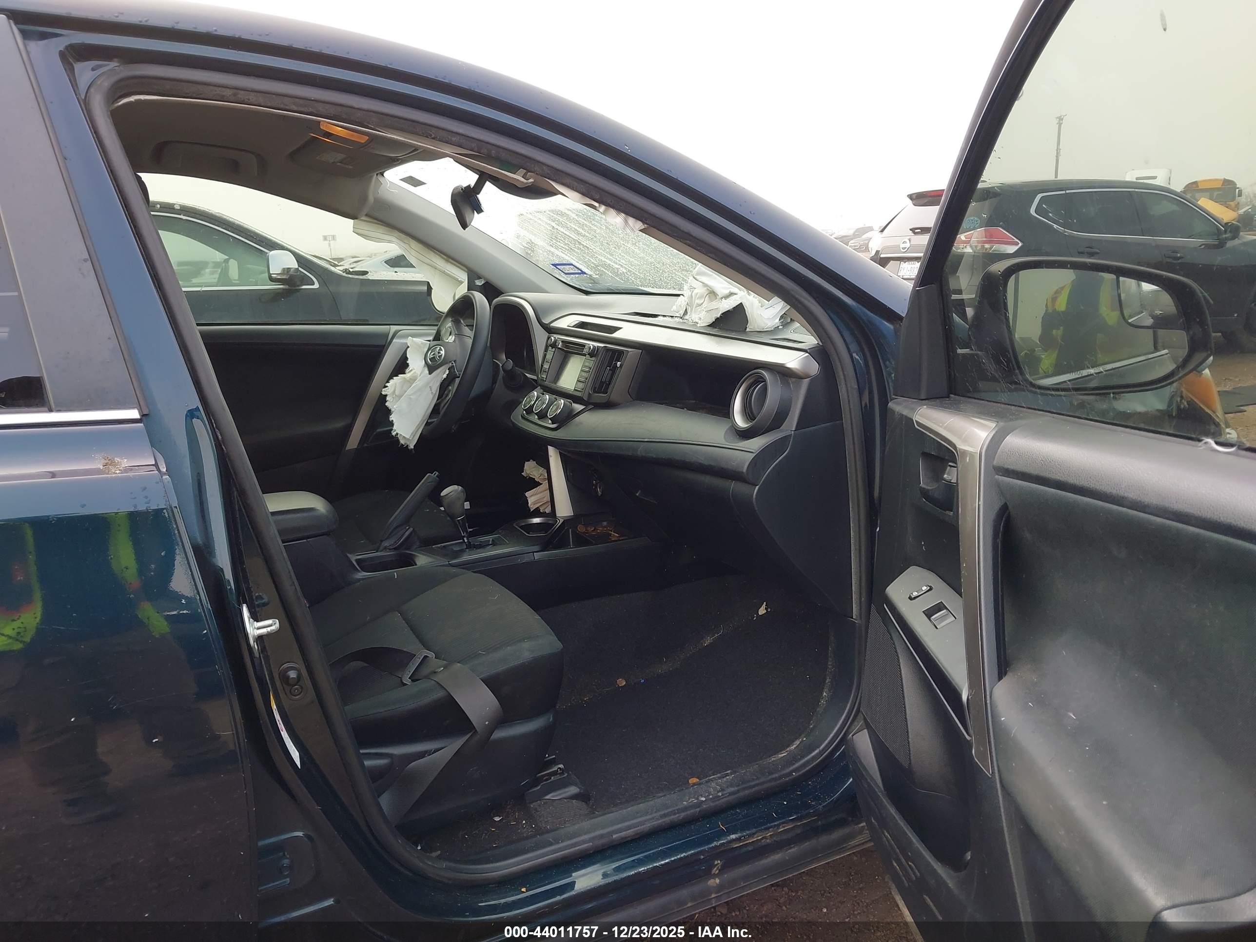 TOYOTA RAV4 image 5