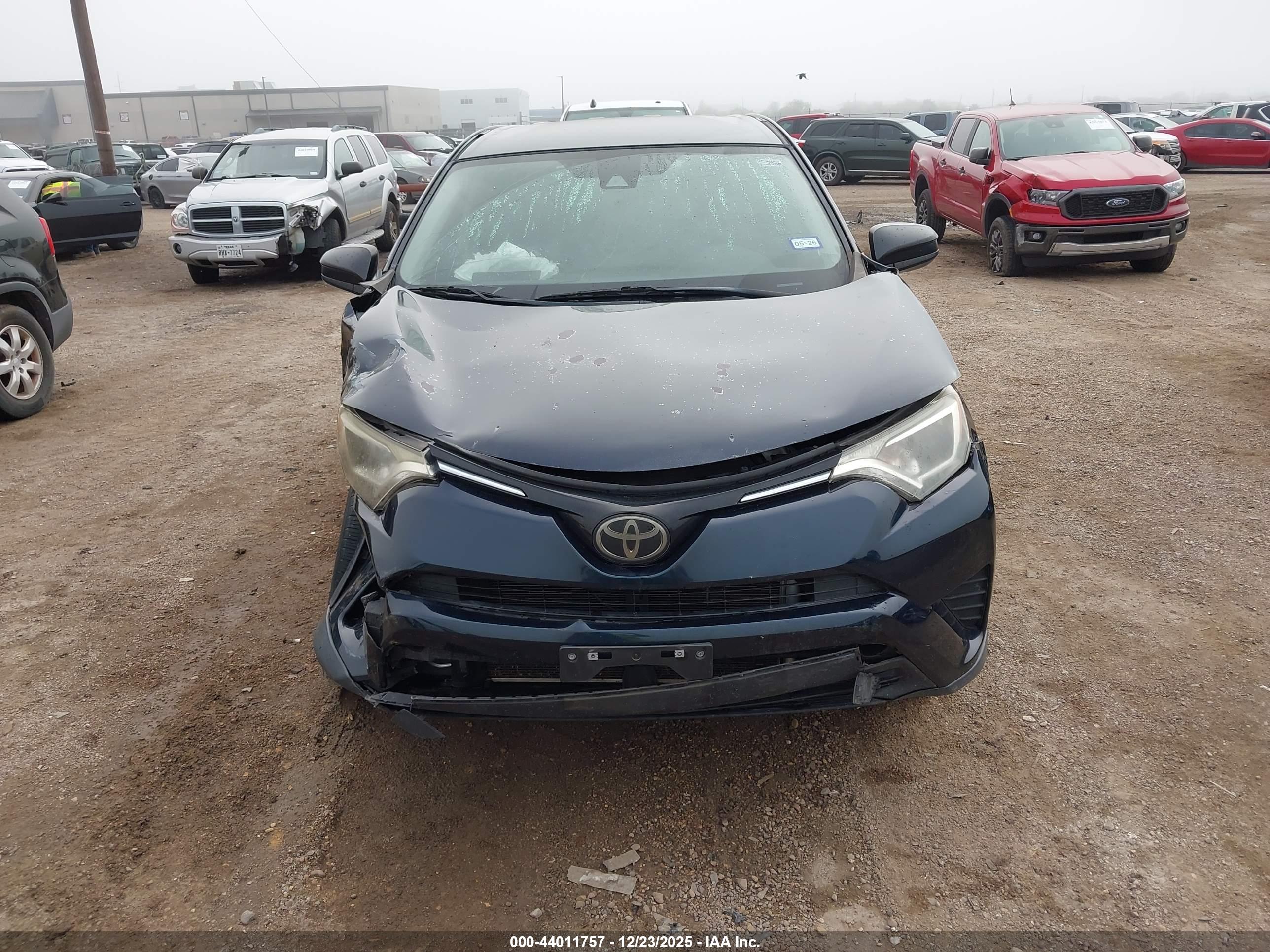 TOYOTA RAV4 image 6