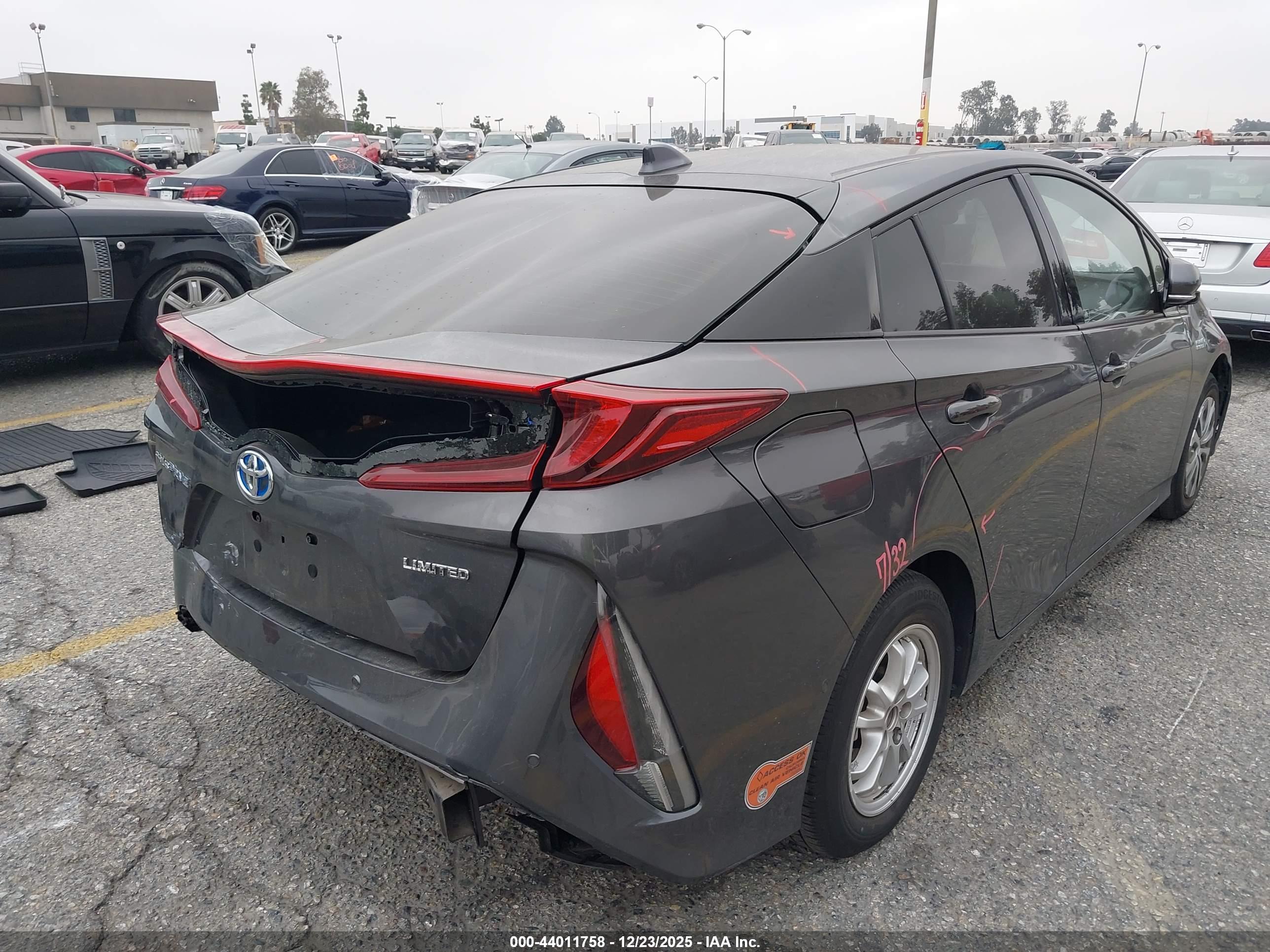 TOYOTA PRIUS image 4