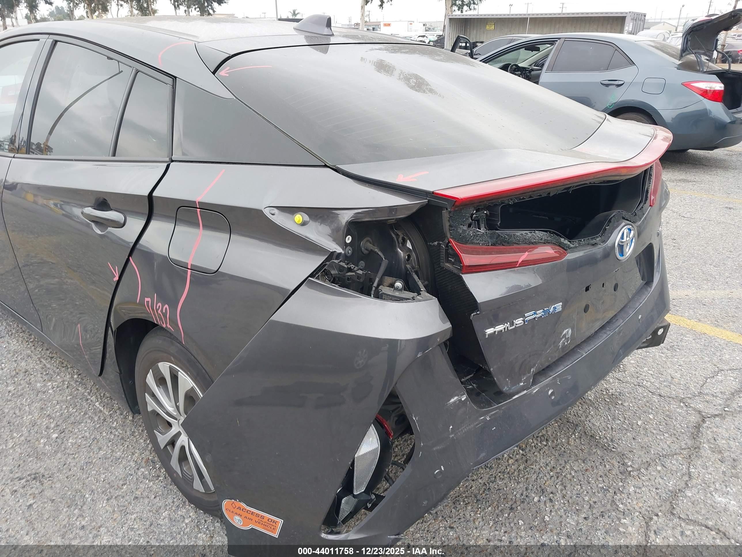 TOYOTA PRIUS image 6