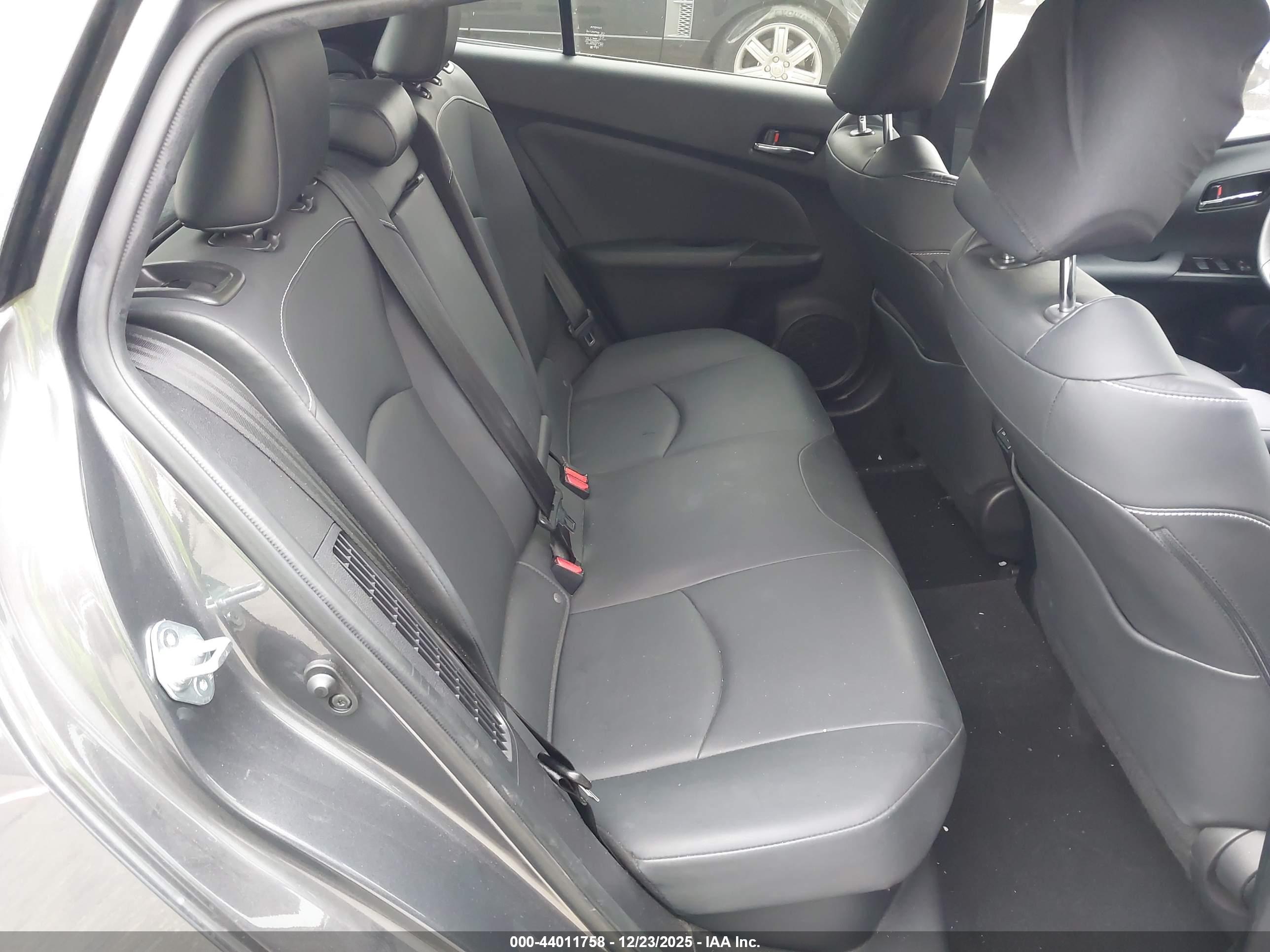 TOYOTA PRIUS image 8