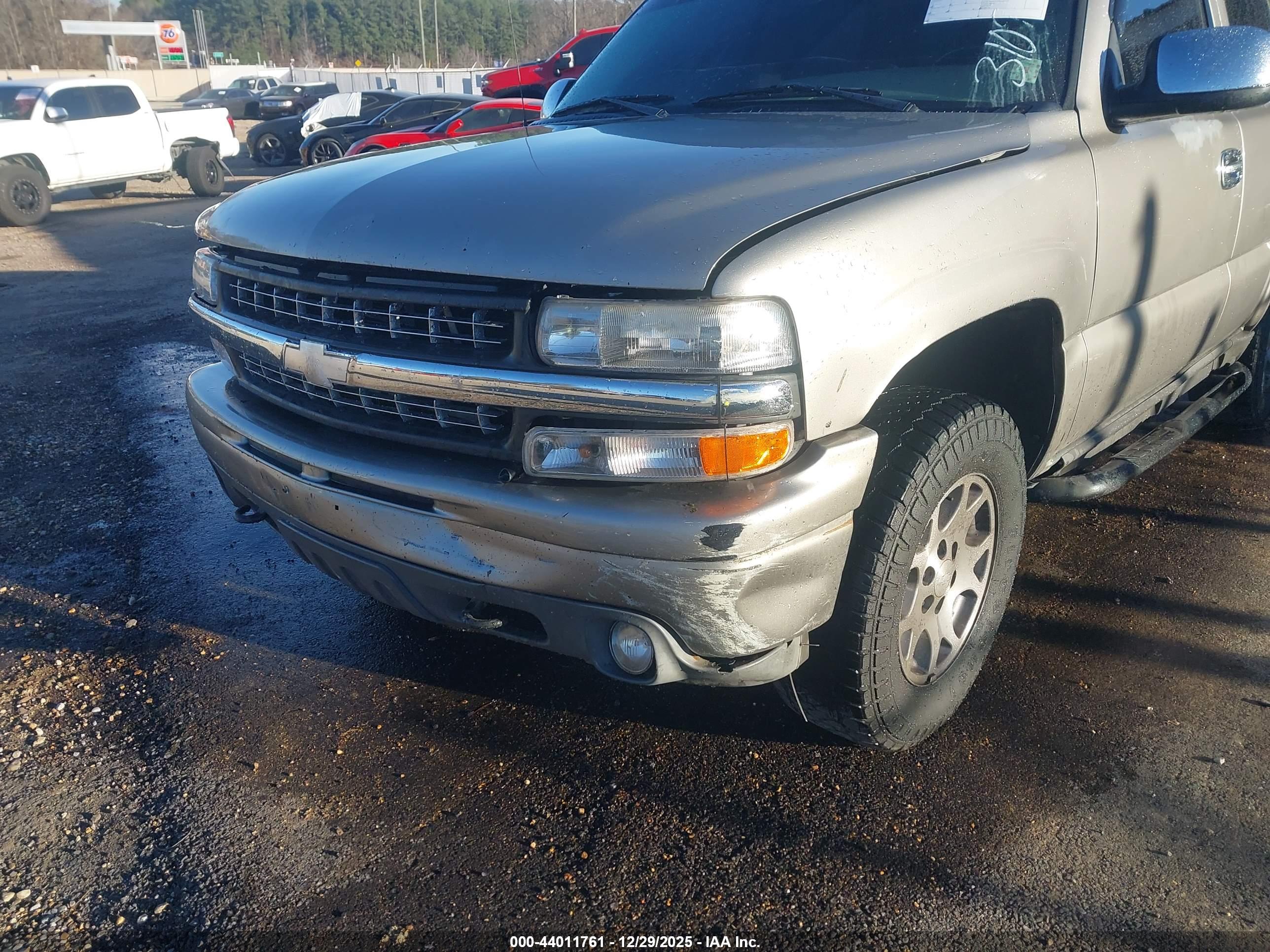 CHEVROLET TAHOE image 6