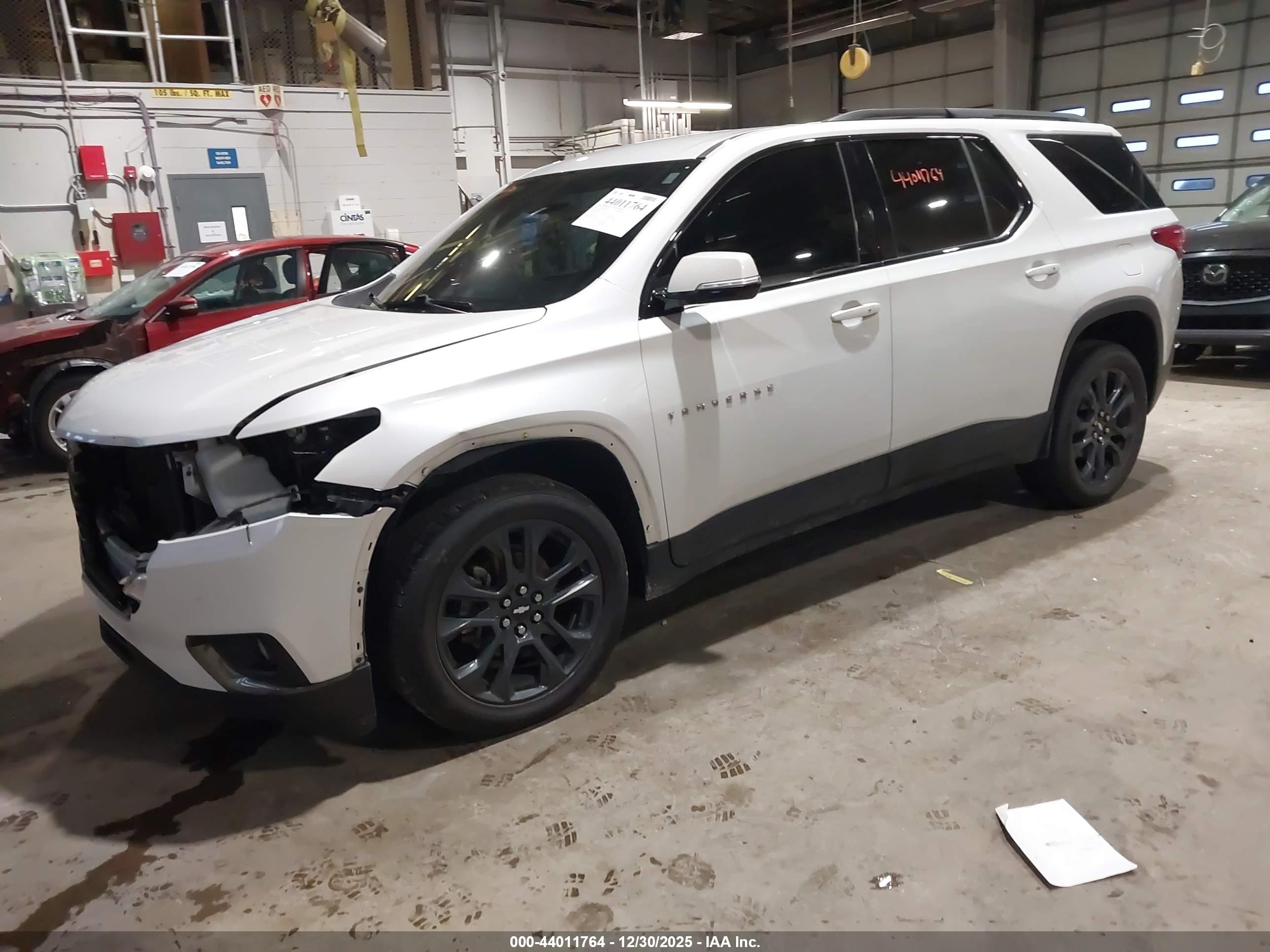 CHEVROLET TRAVERSE image 2