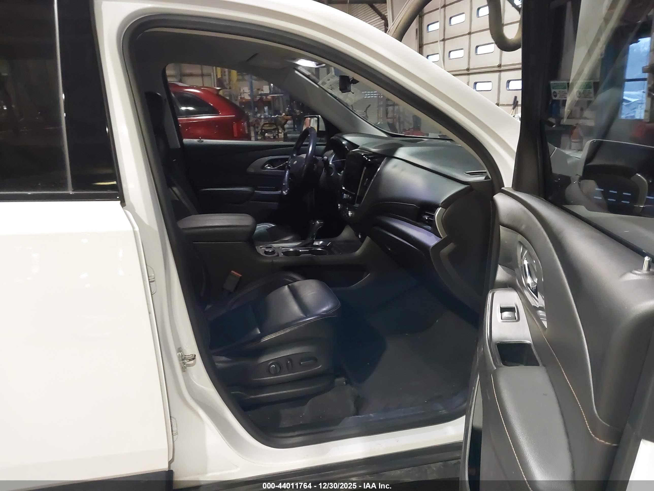 CHEVROLET TRAVERSE image 5