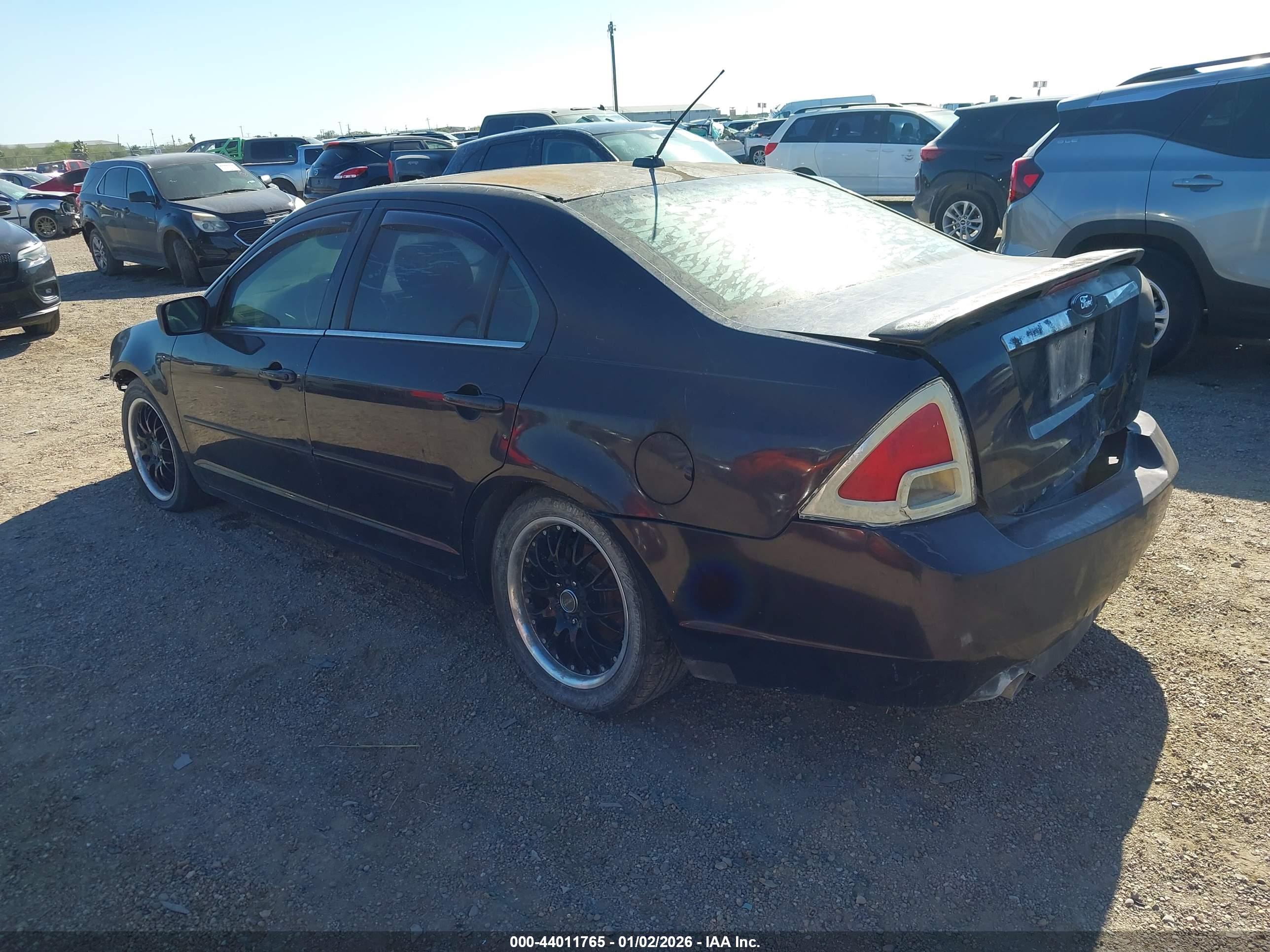 FORD FUSION image 3