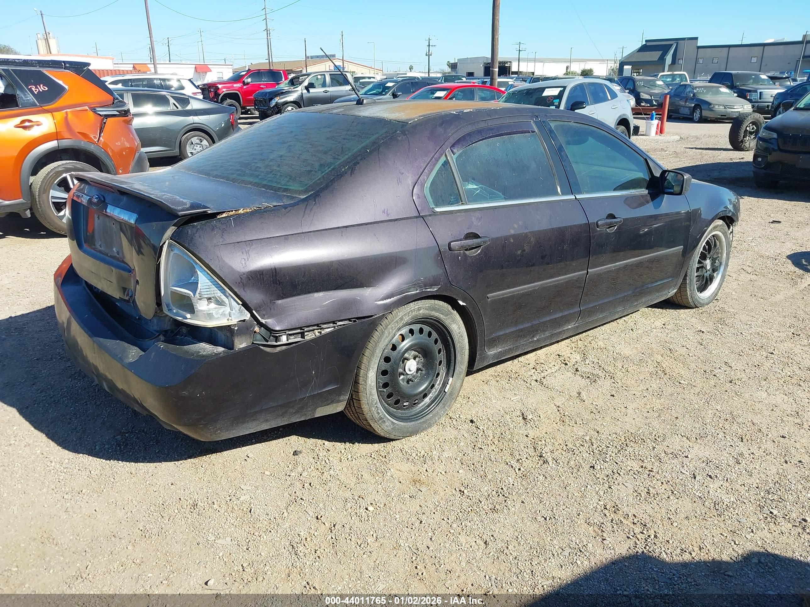 FORD FUSION image 4