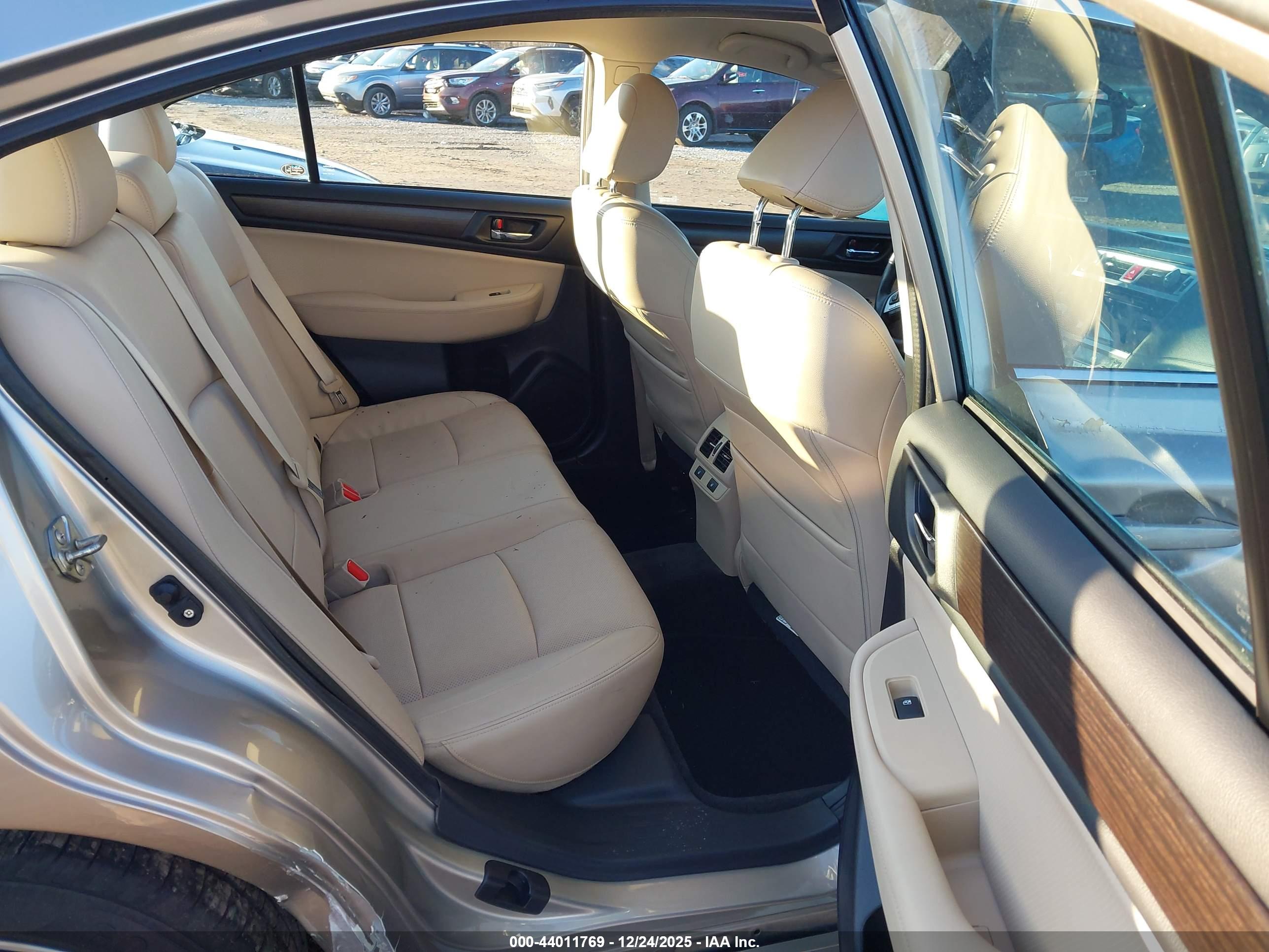 SUBARU LEGACY image 8