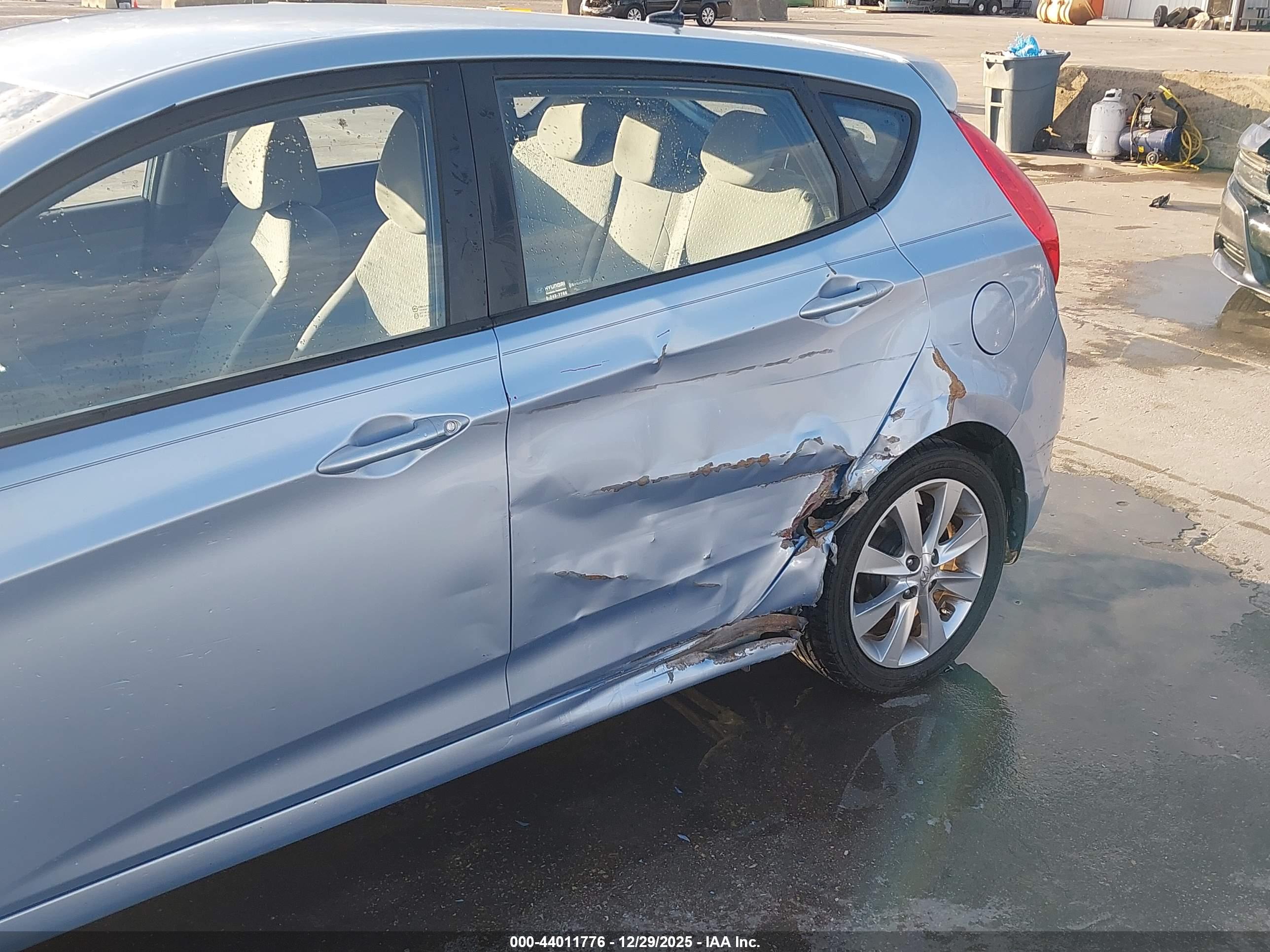 HYUNDAI ACCENT image 6