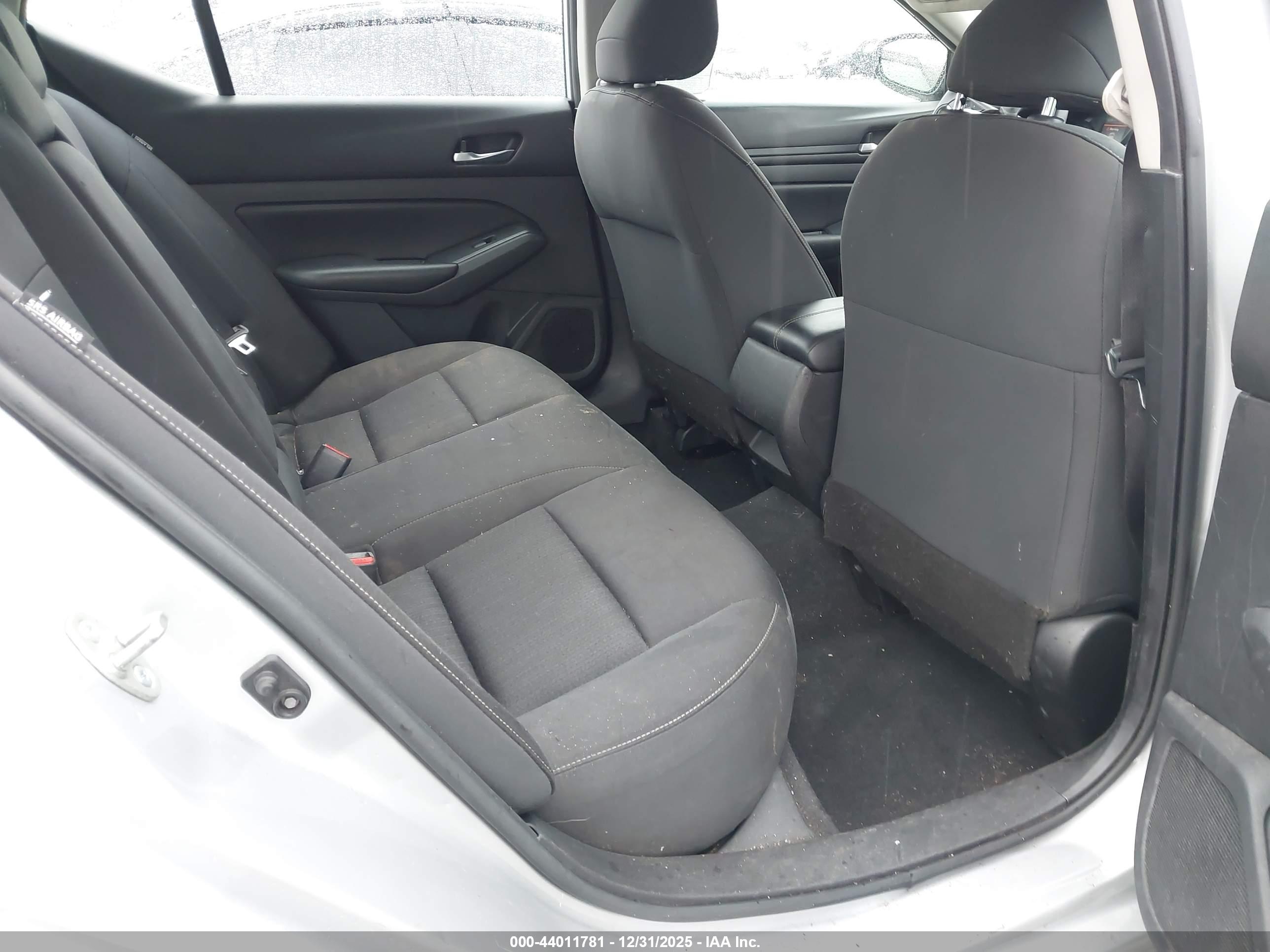 NISSAN ALTIMA image 8