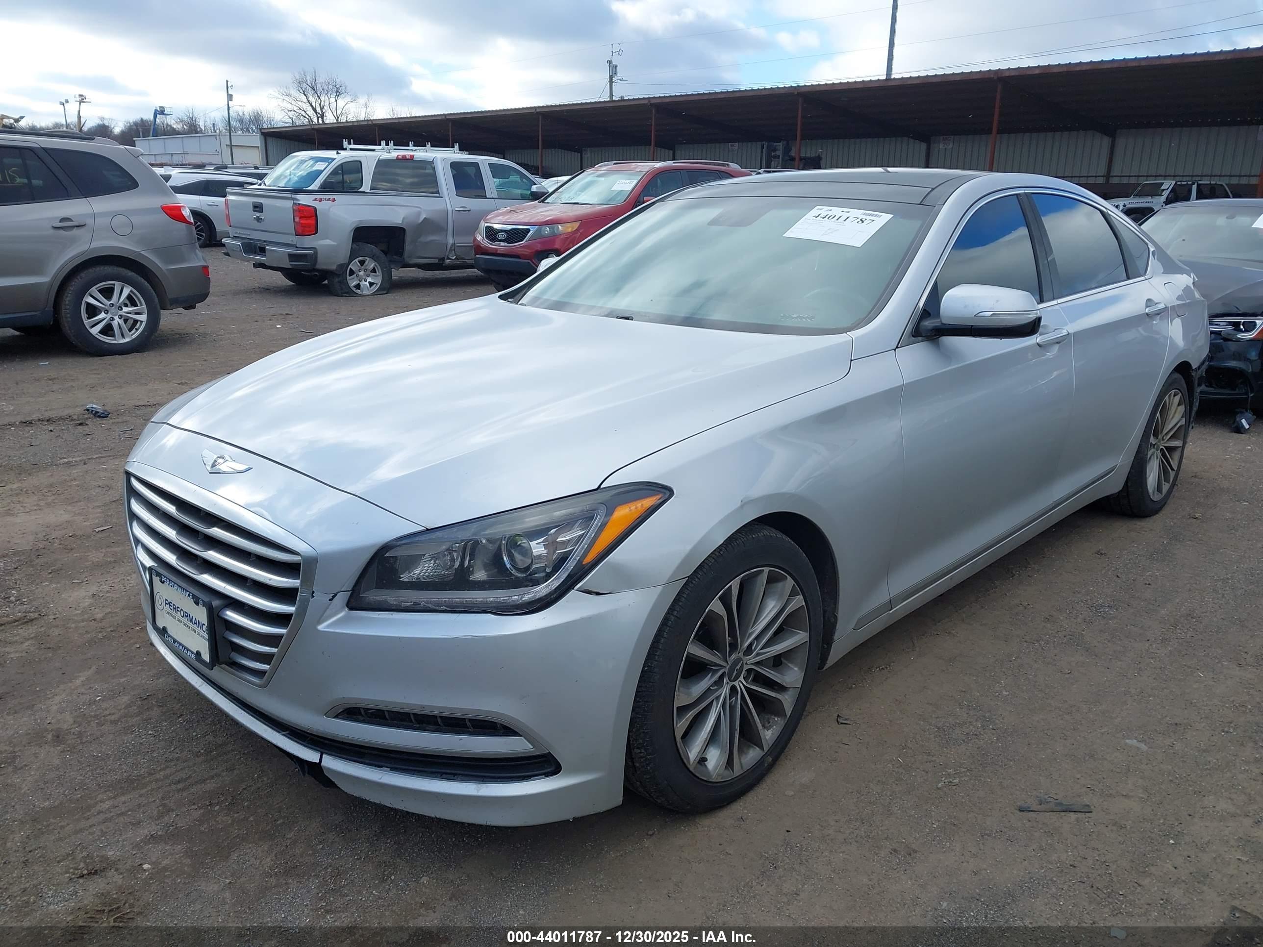 HYUNDAI GENESIS image 2