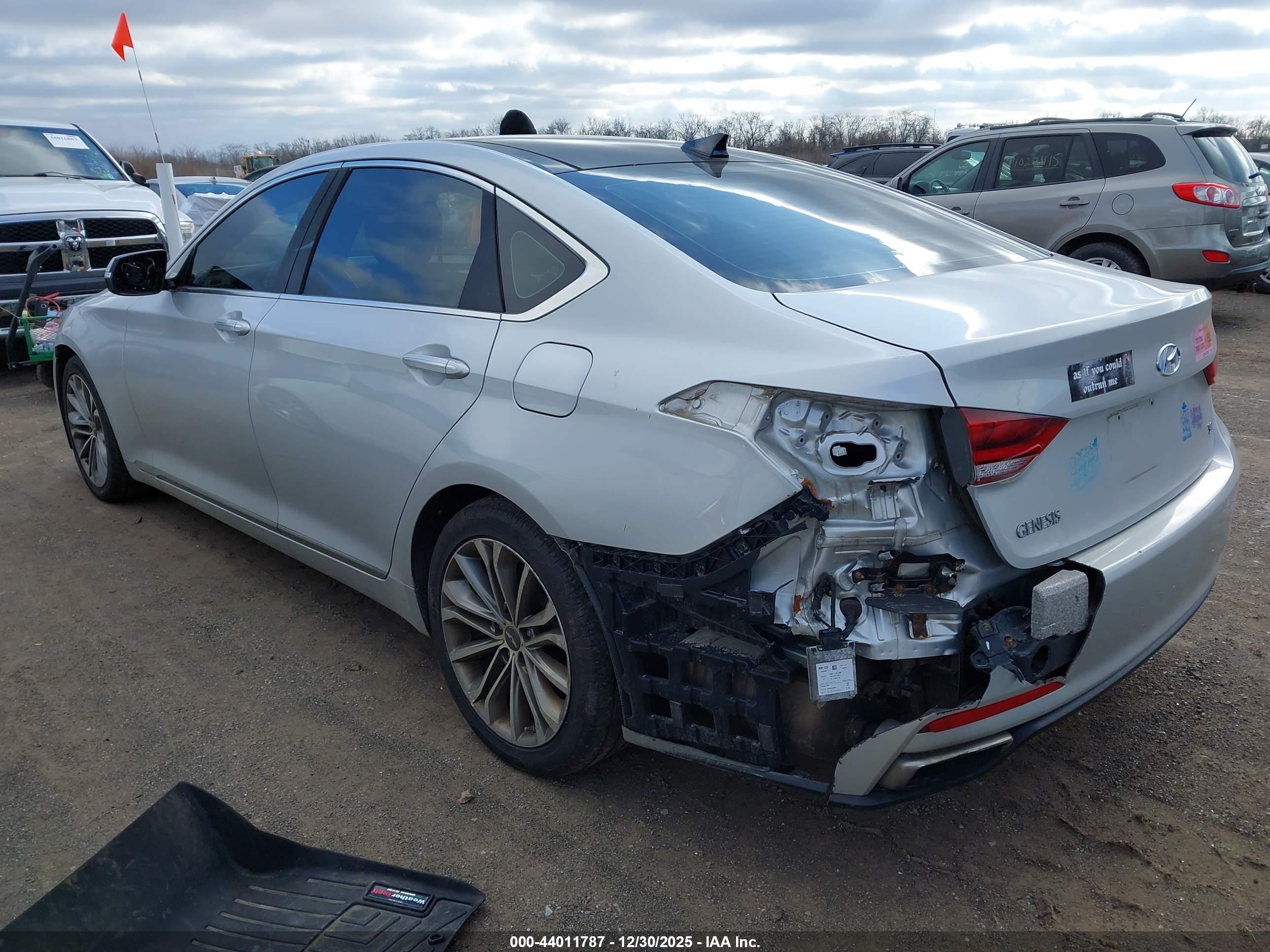 HYUNDAI GENESIS image 3