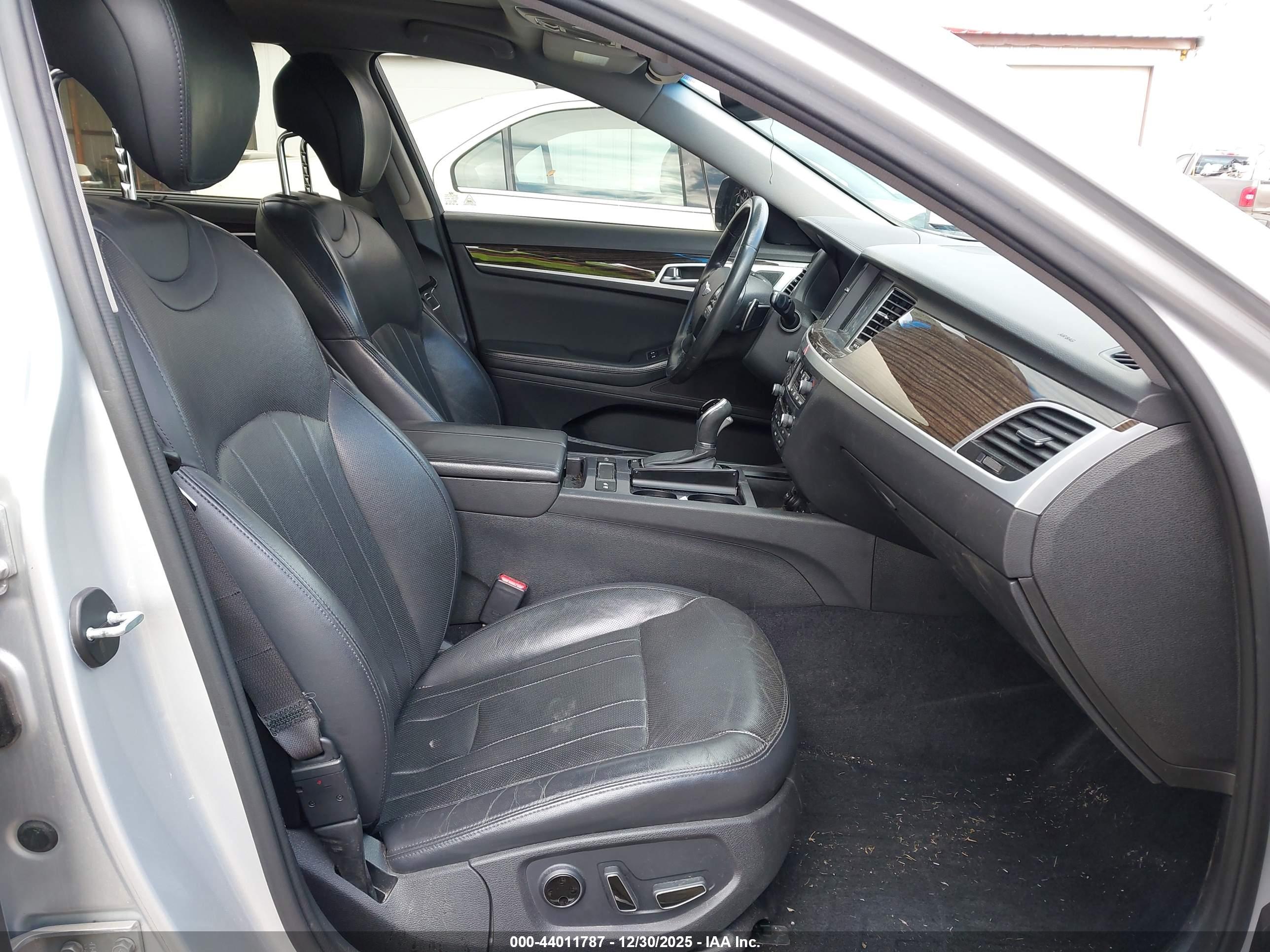 HYUNDAI GENESIS image 5