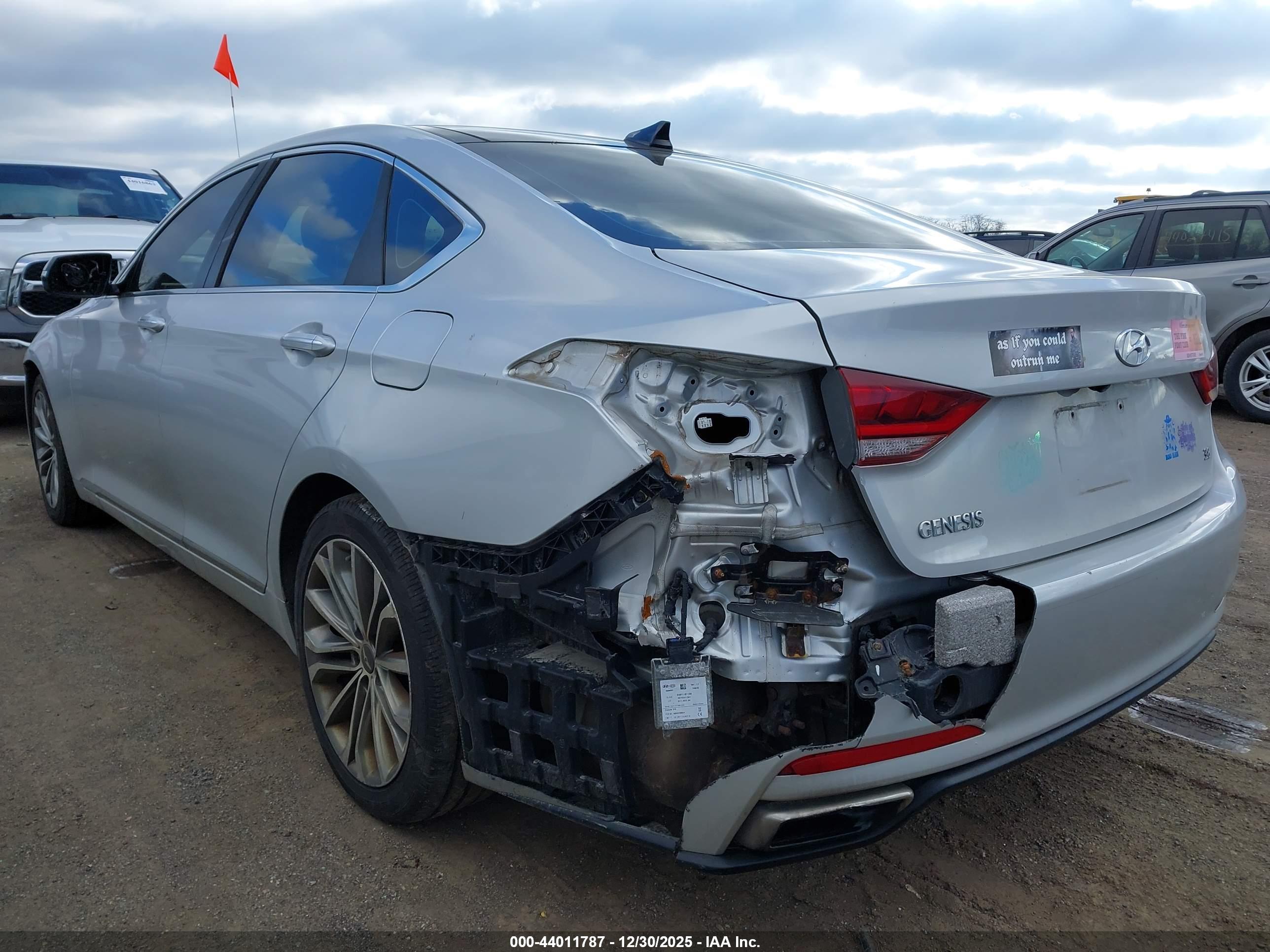 HYUNDAI GENESIS image 6