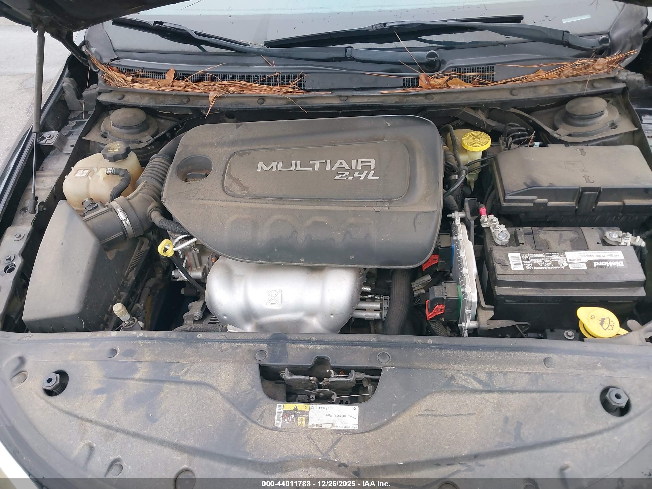 CHRYSLER 200 image 10