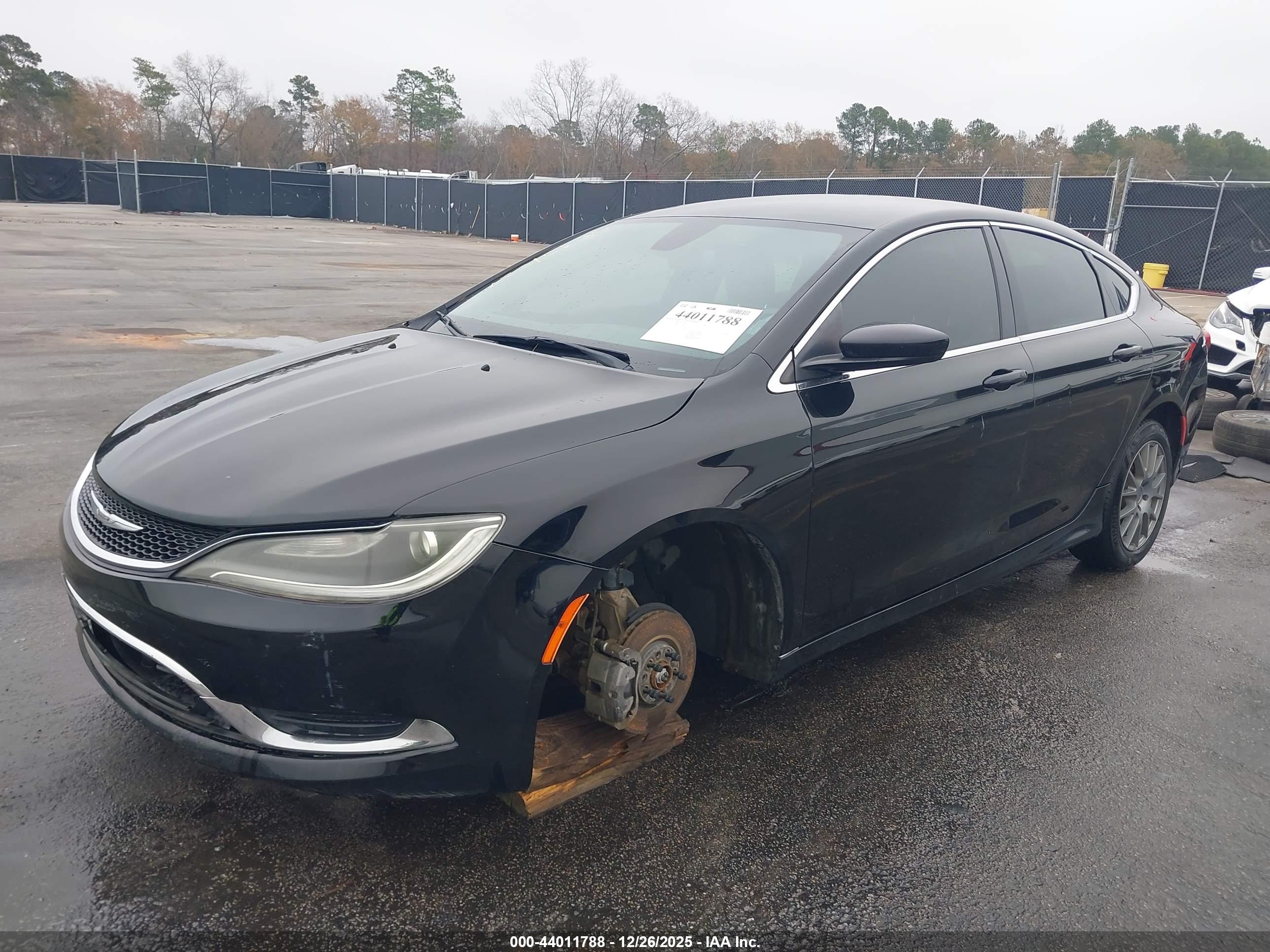CHRYSLER 200 image 2