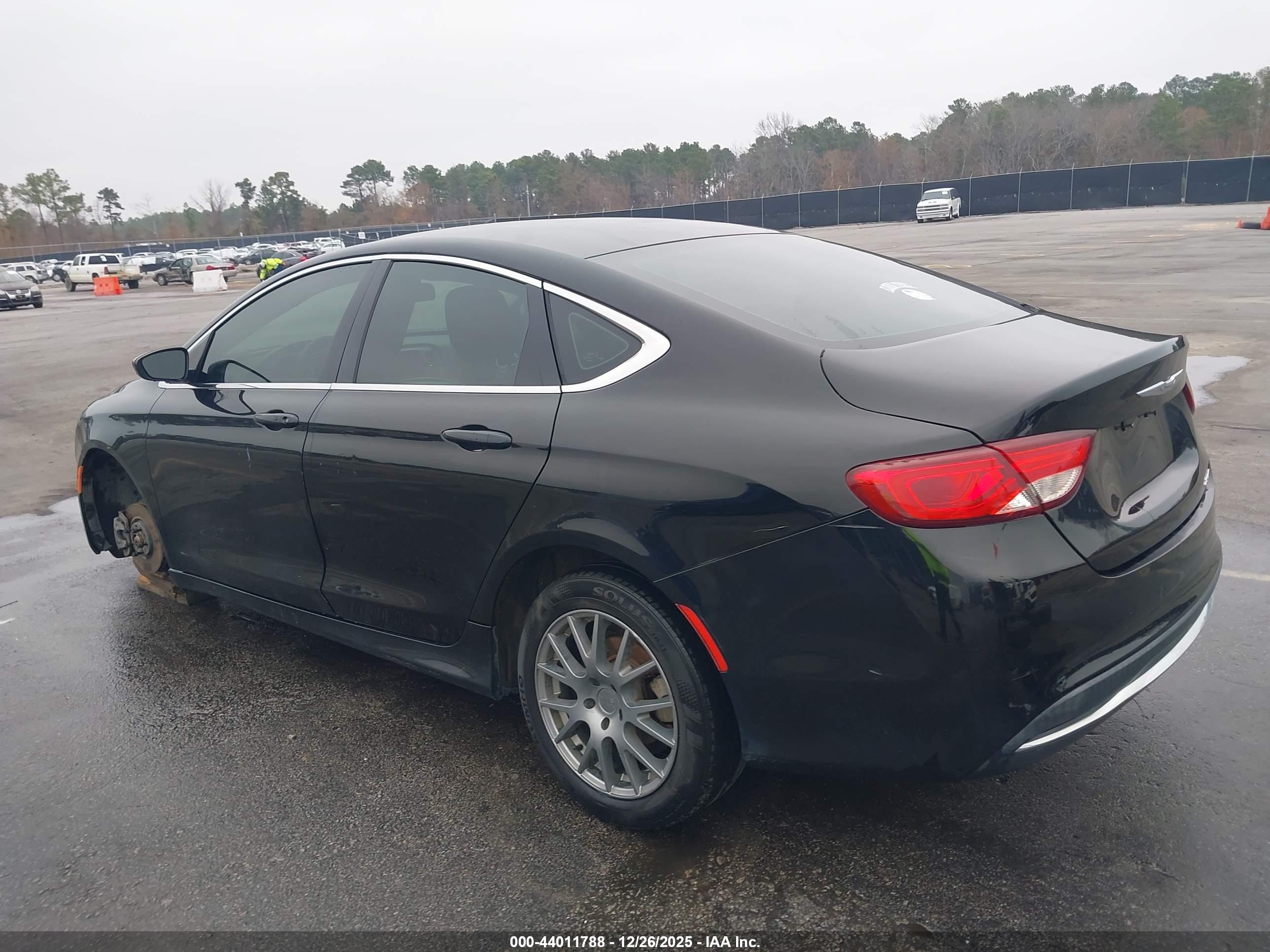 CHRYSLER 200 image 3