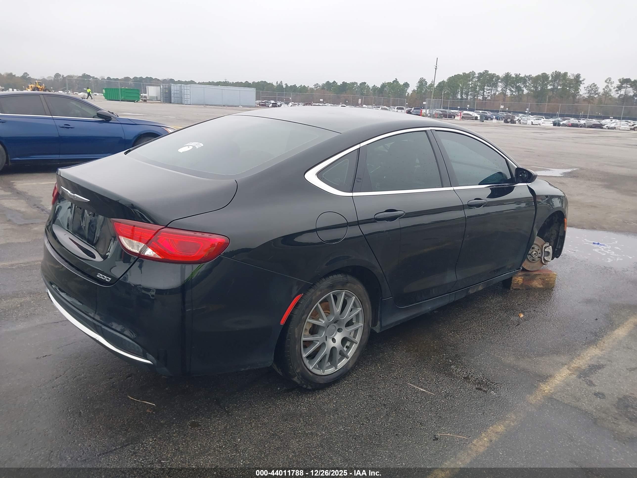 CHRYSLER 200 image 4
