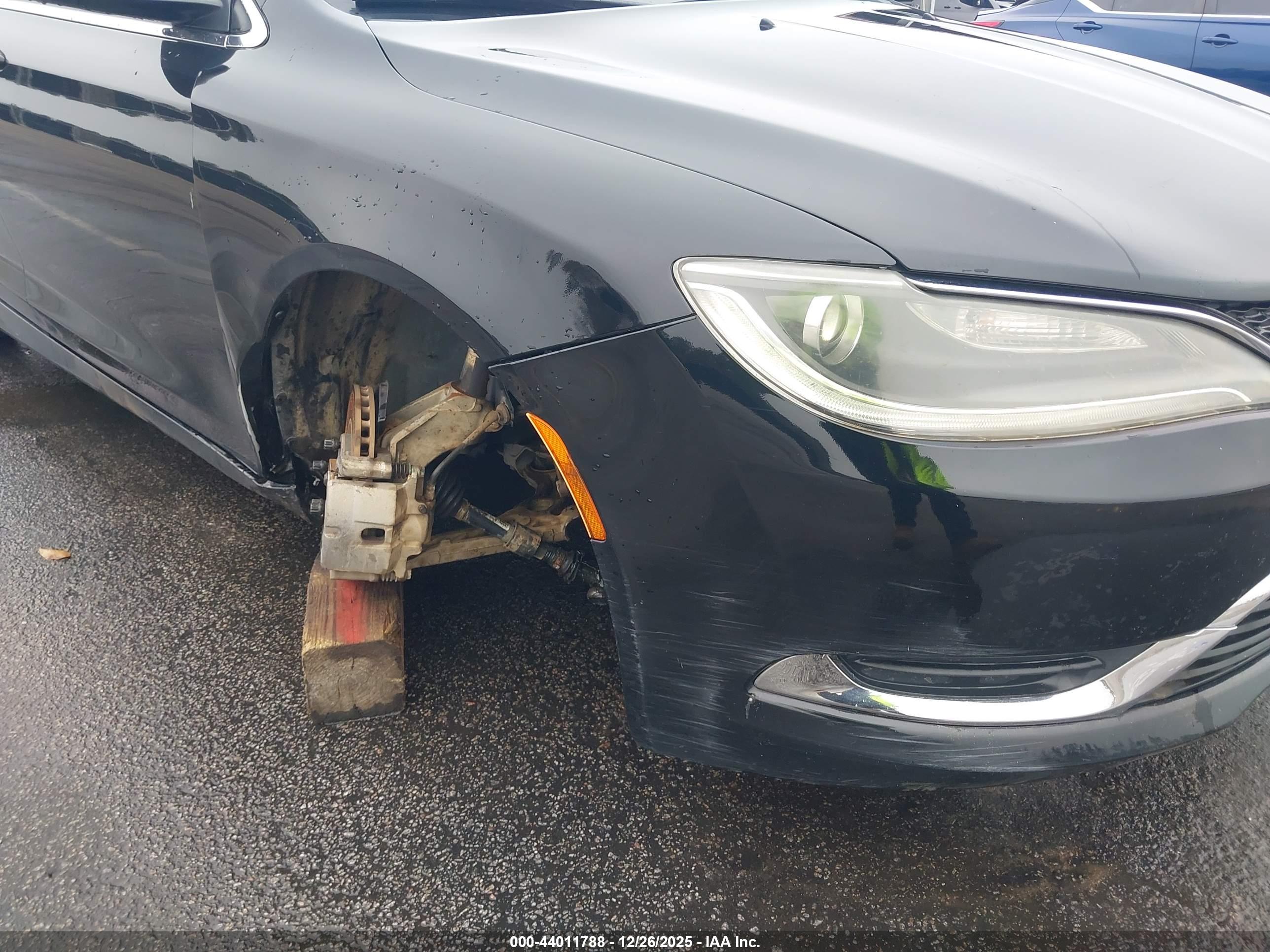 CHRYSLER 200 image 6