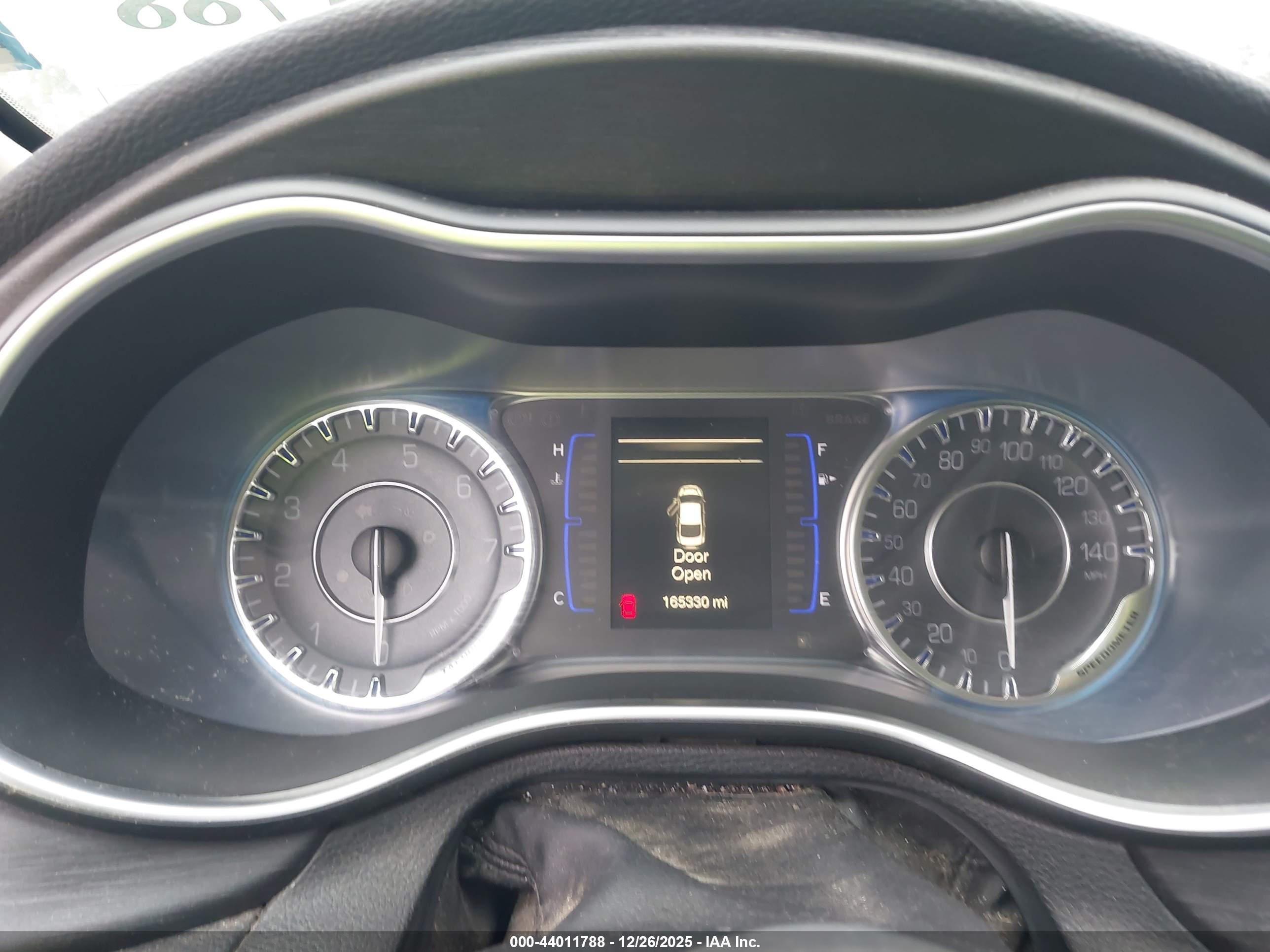 CHRYSLER 200 image 7