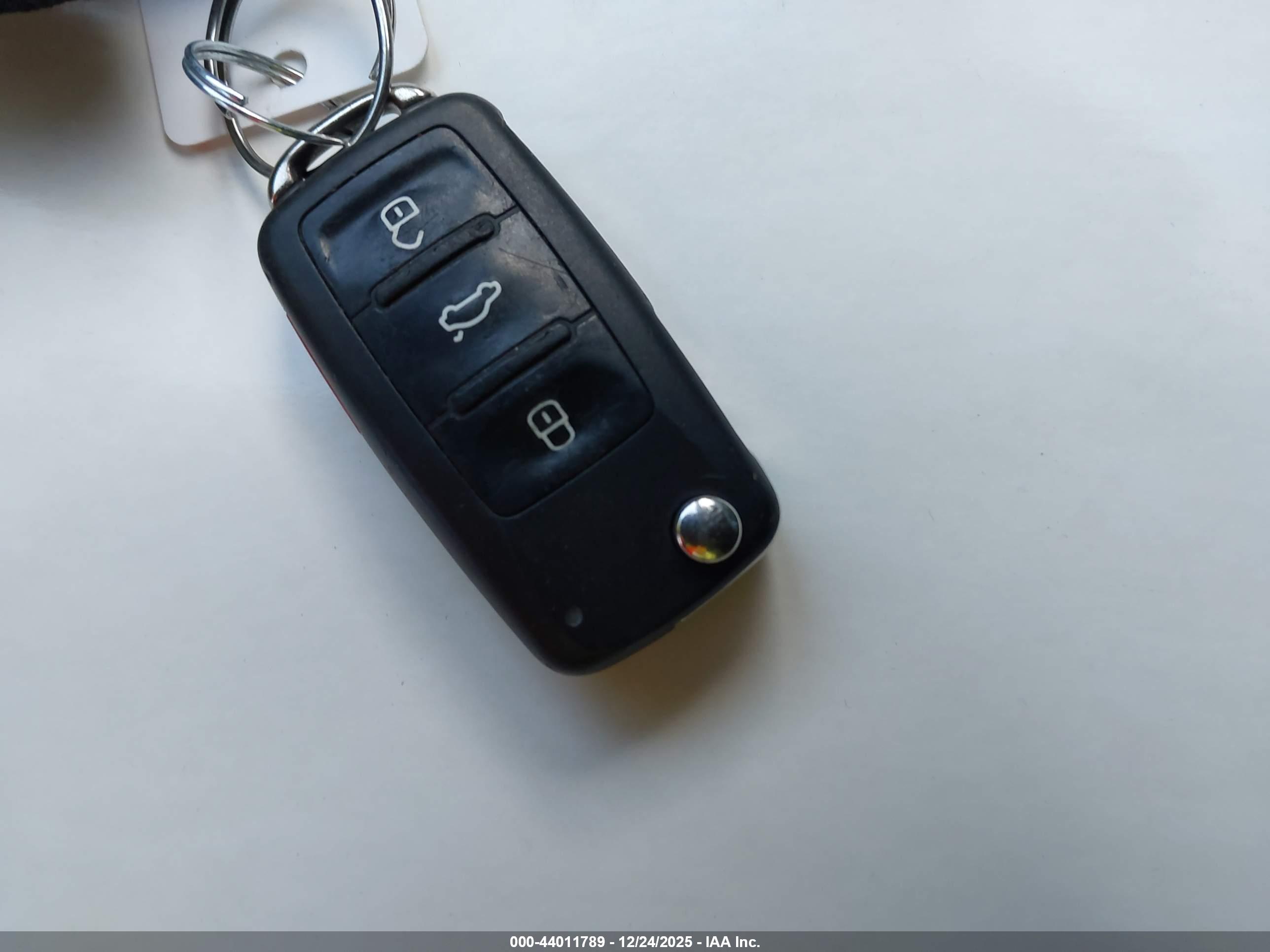 VOLKSWAGEN JETTA image 11