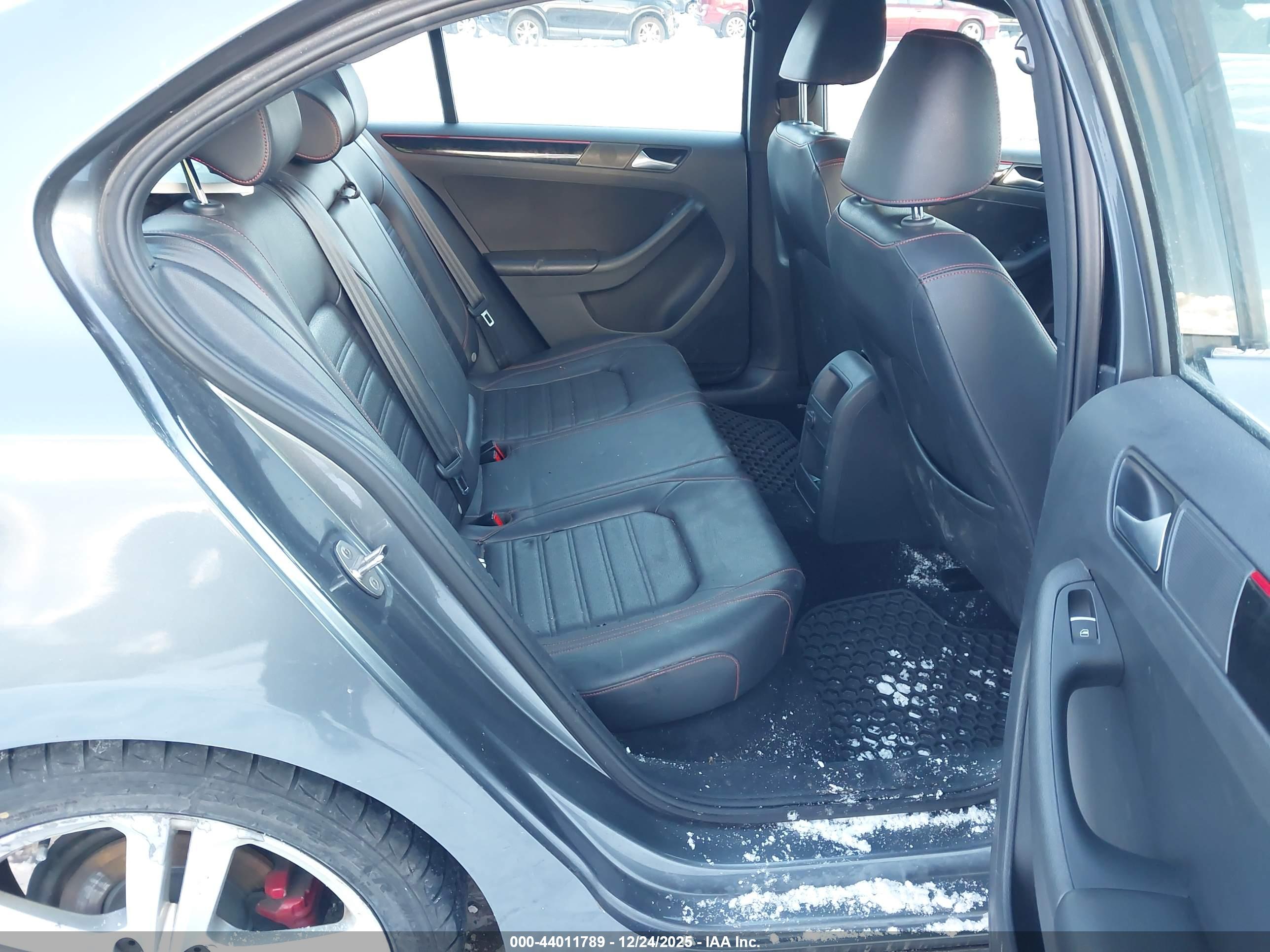 VOLKSWAGEN JETTA image 8