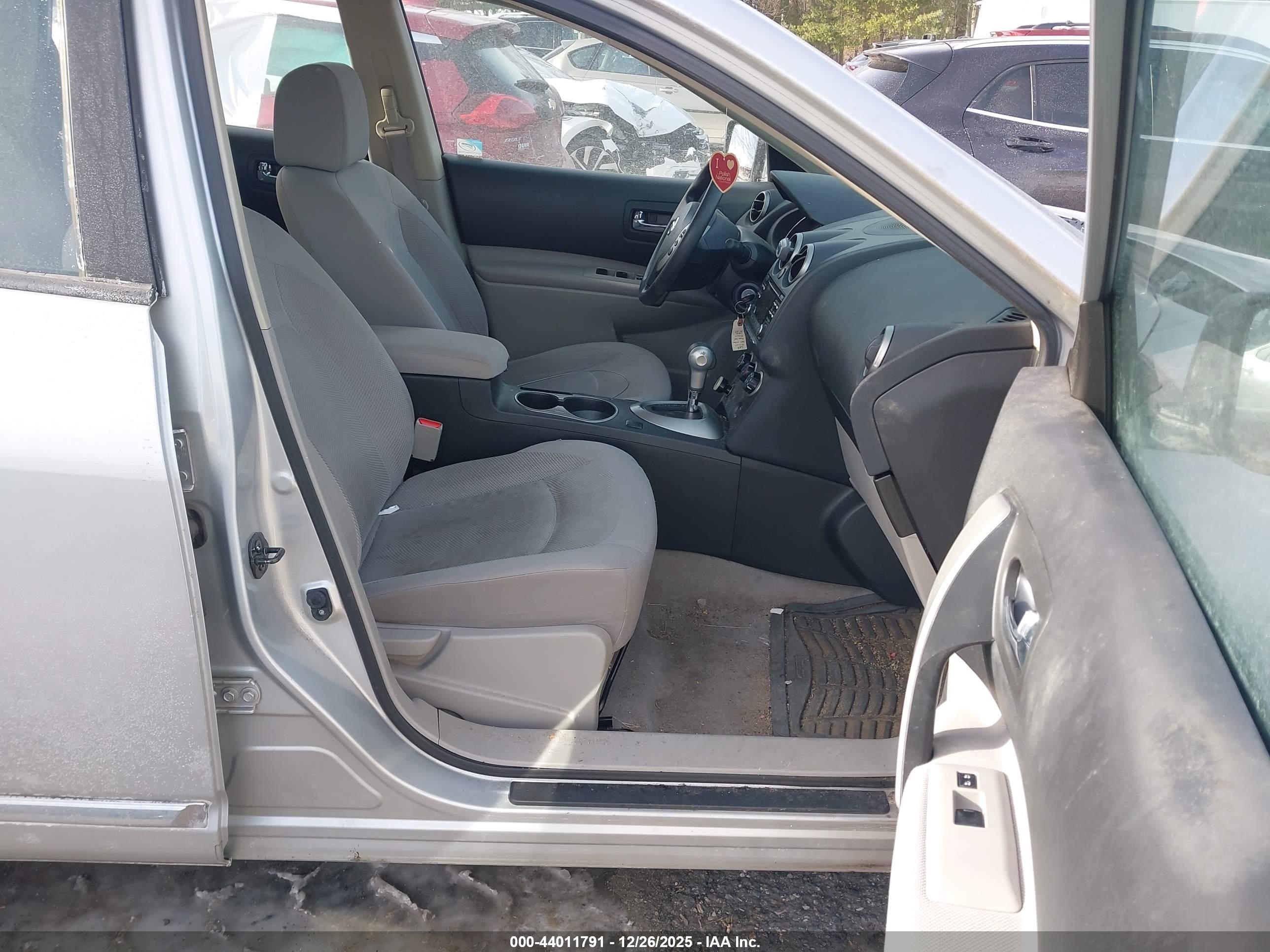NISSAN ROGUE image 5