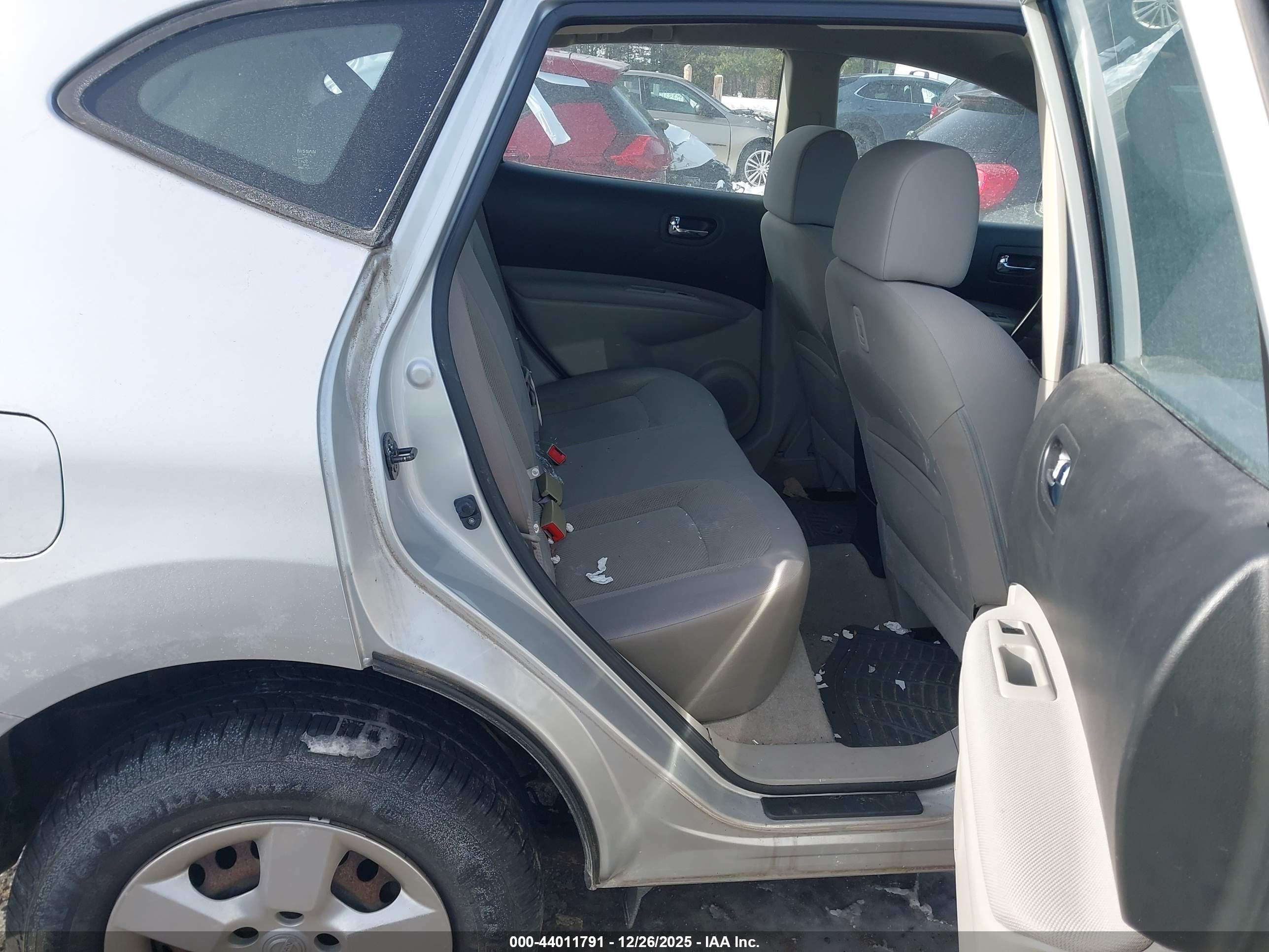 NISSAN ROGUE image 8