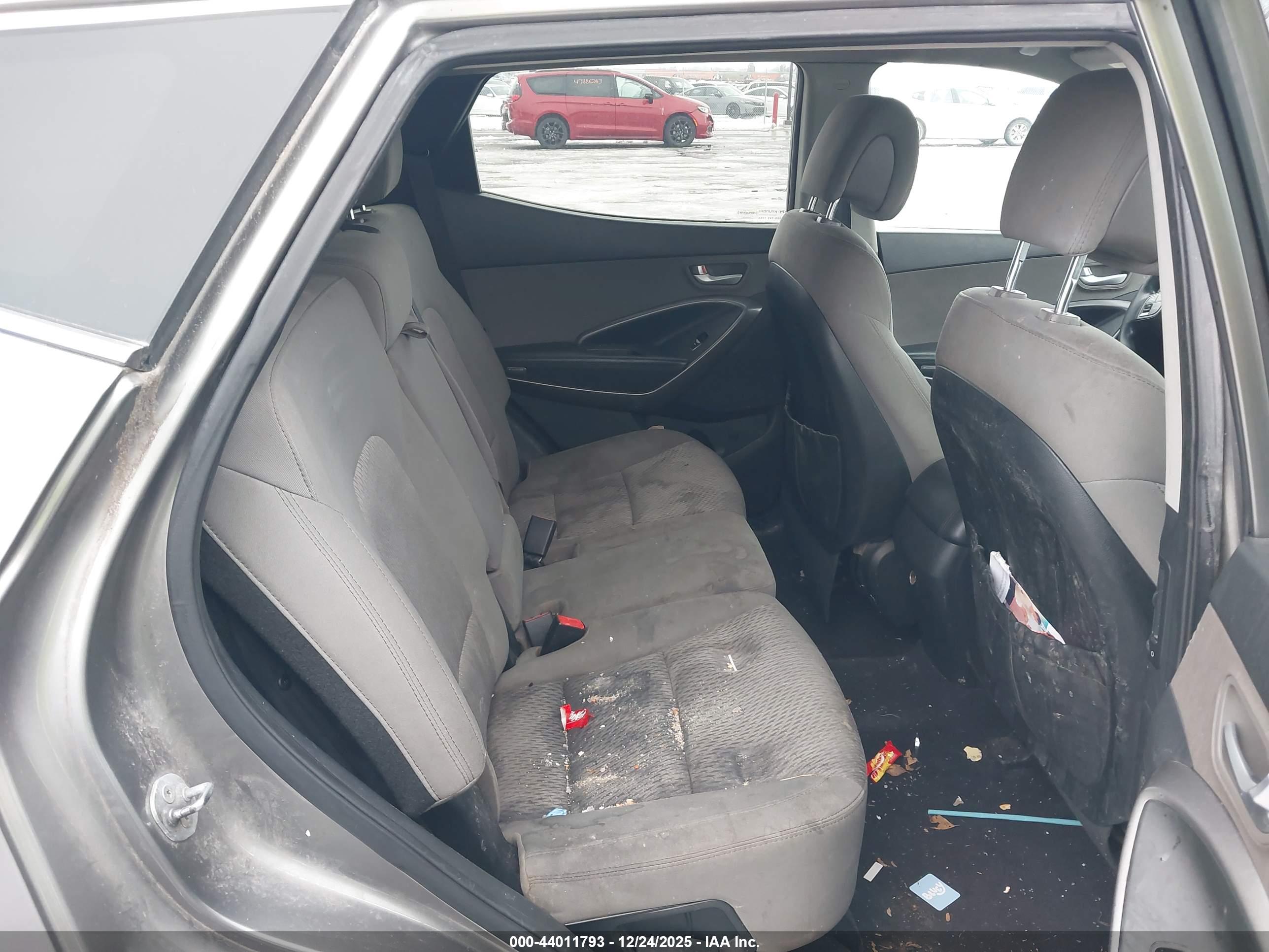 HYUNDAI SANTA image 8