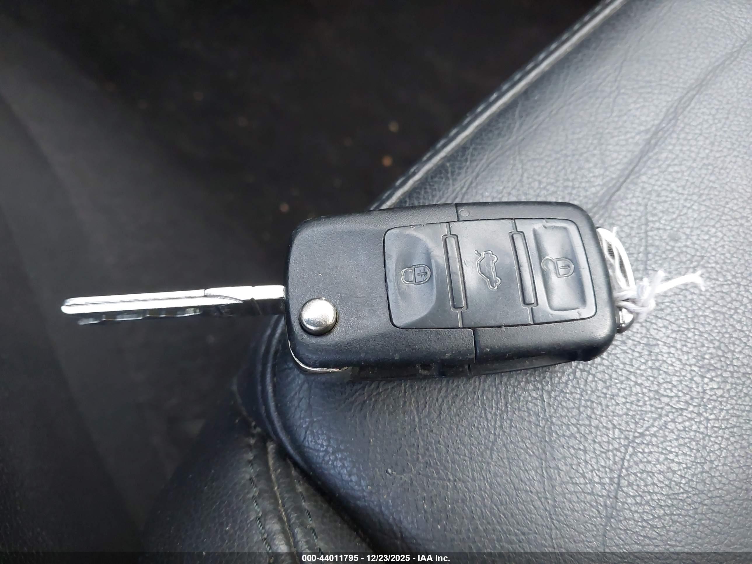 VOLKSWAGEN EOS image 11