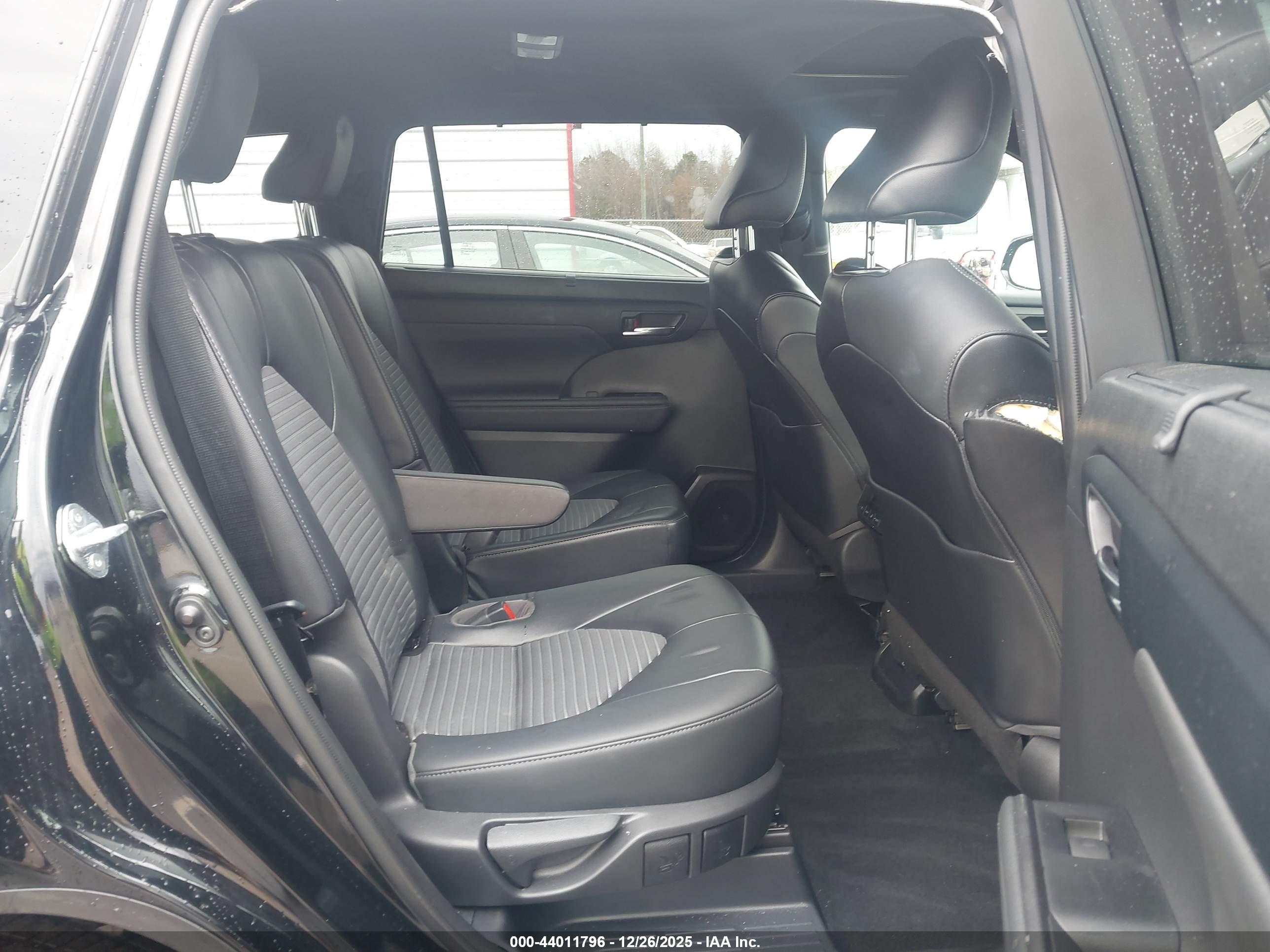 TOYOTA HIGHLANDER image 8