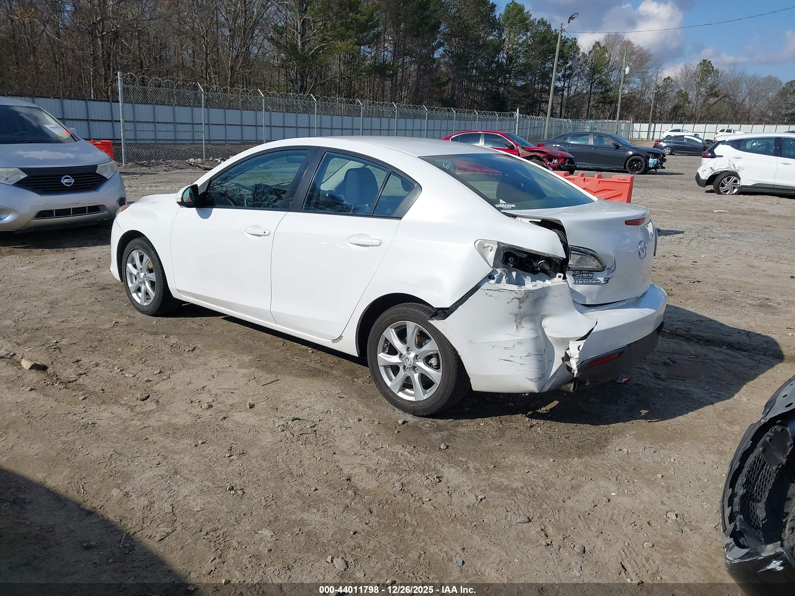 MAZDA MAZDA3 image 3