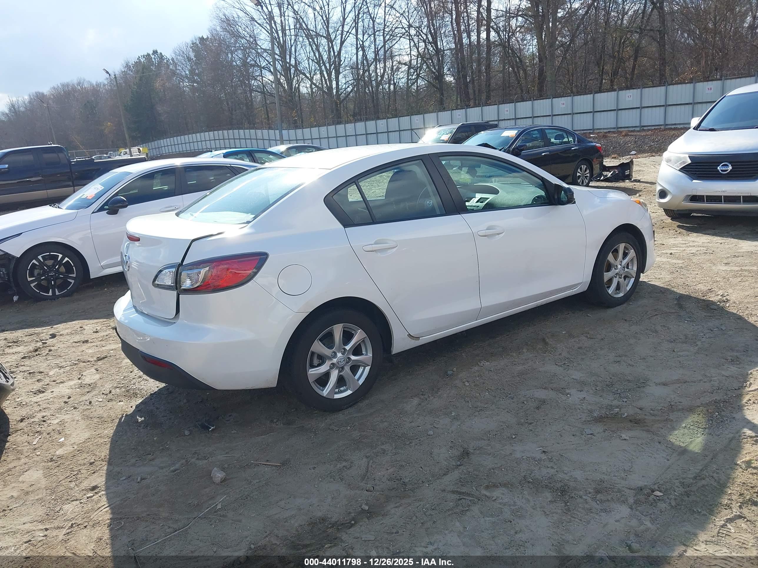 MAZDA MAZDA3 image 4