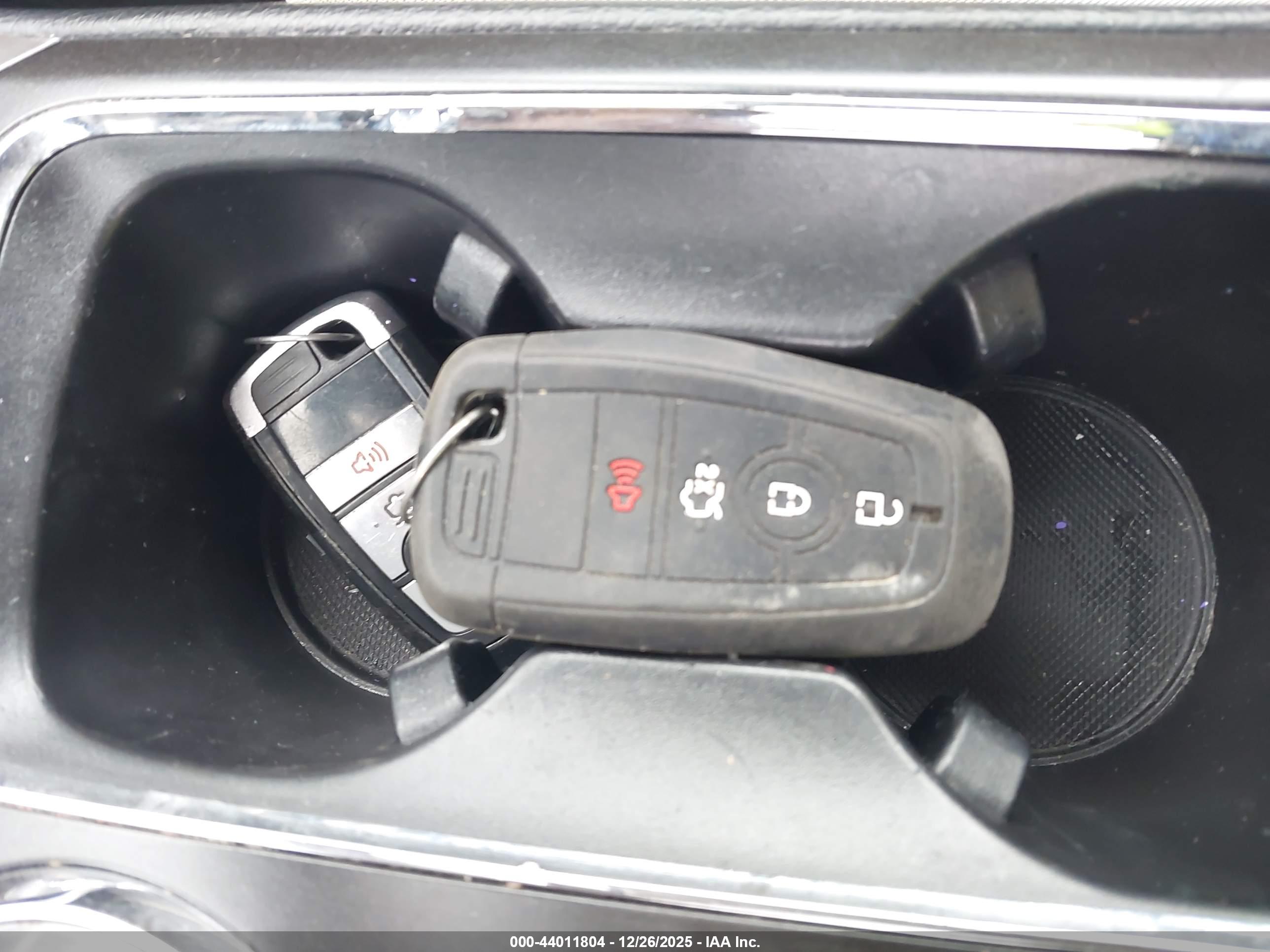 FORD FUSION image 11