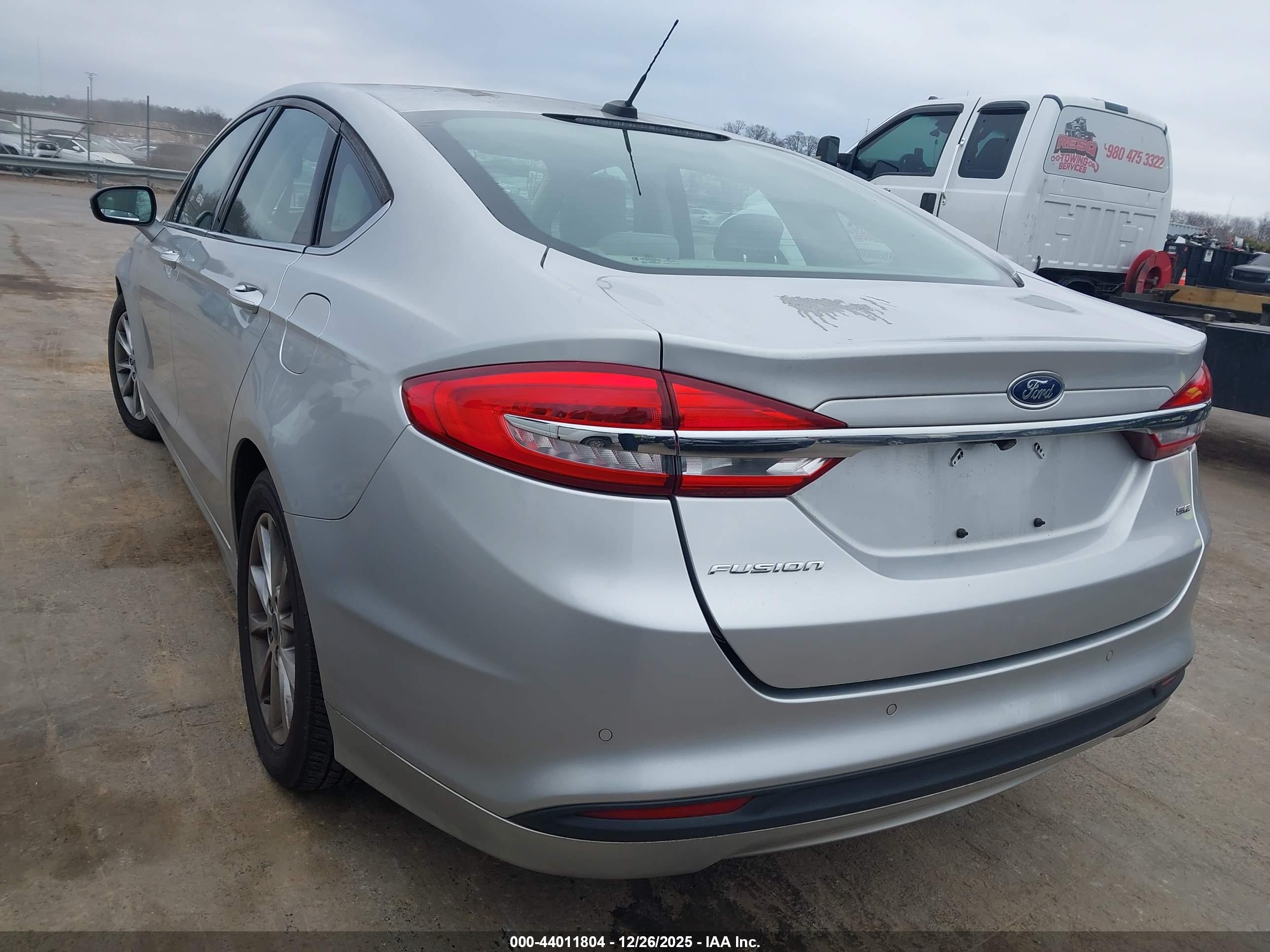 FORD FUSION image 3