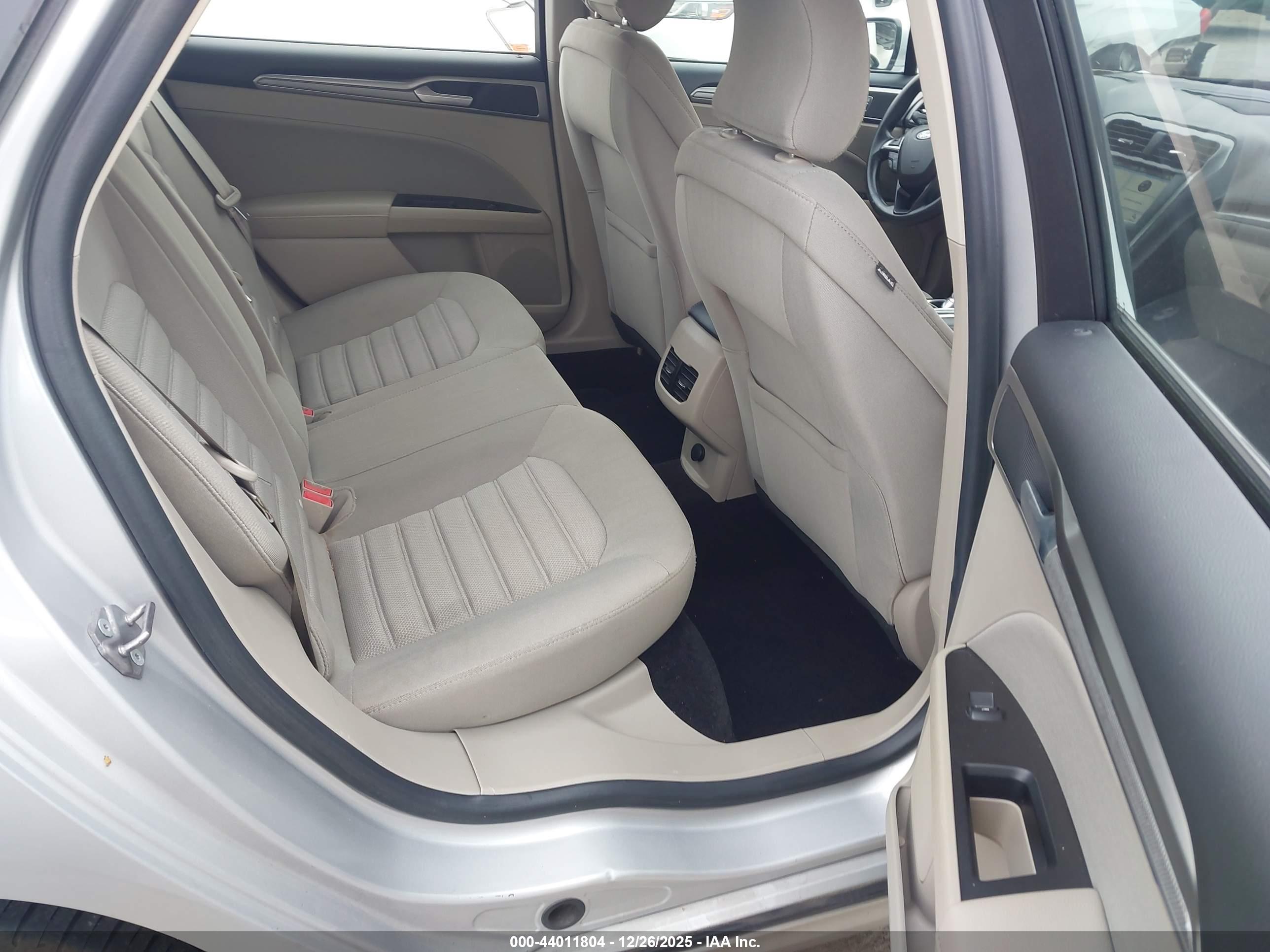 FORD FUSION image 8