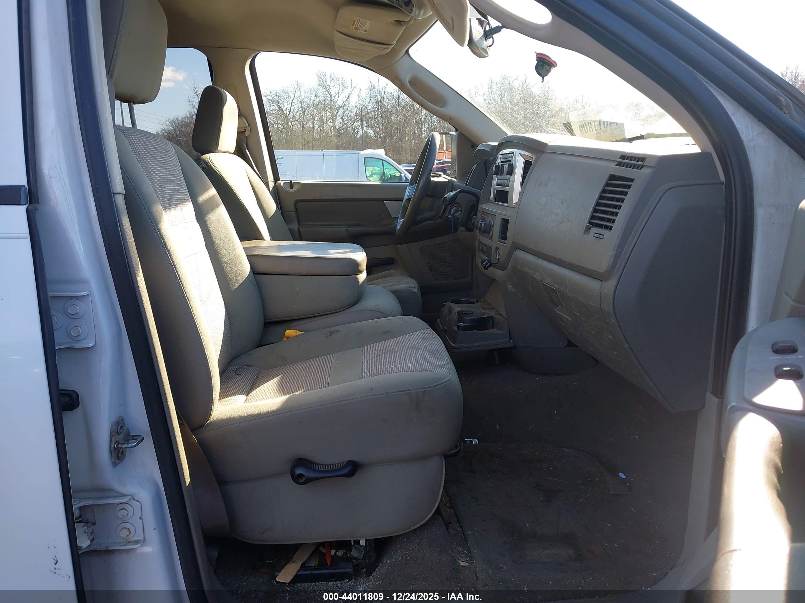 DODGE RAM image 5