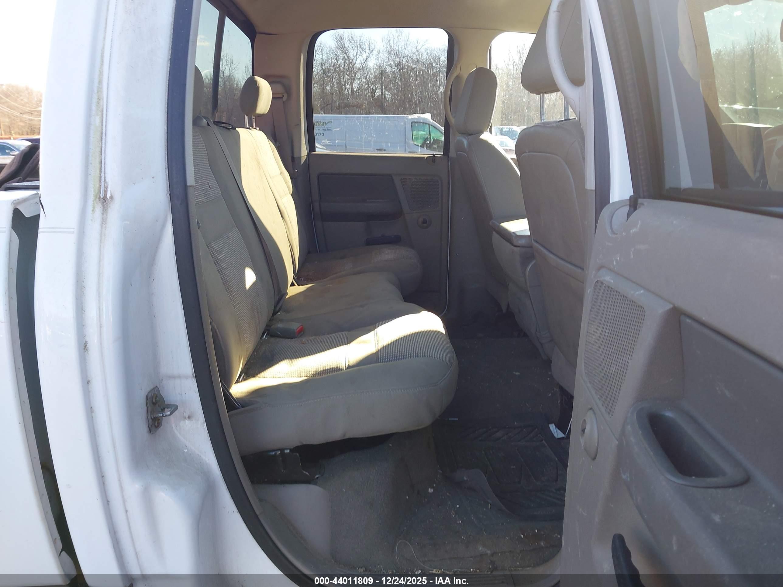 DODGE RAM image 8