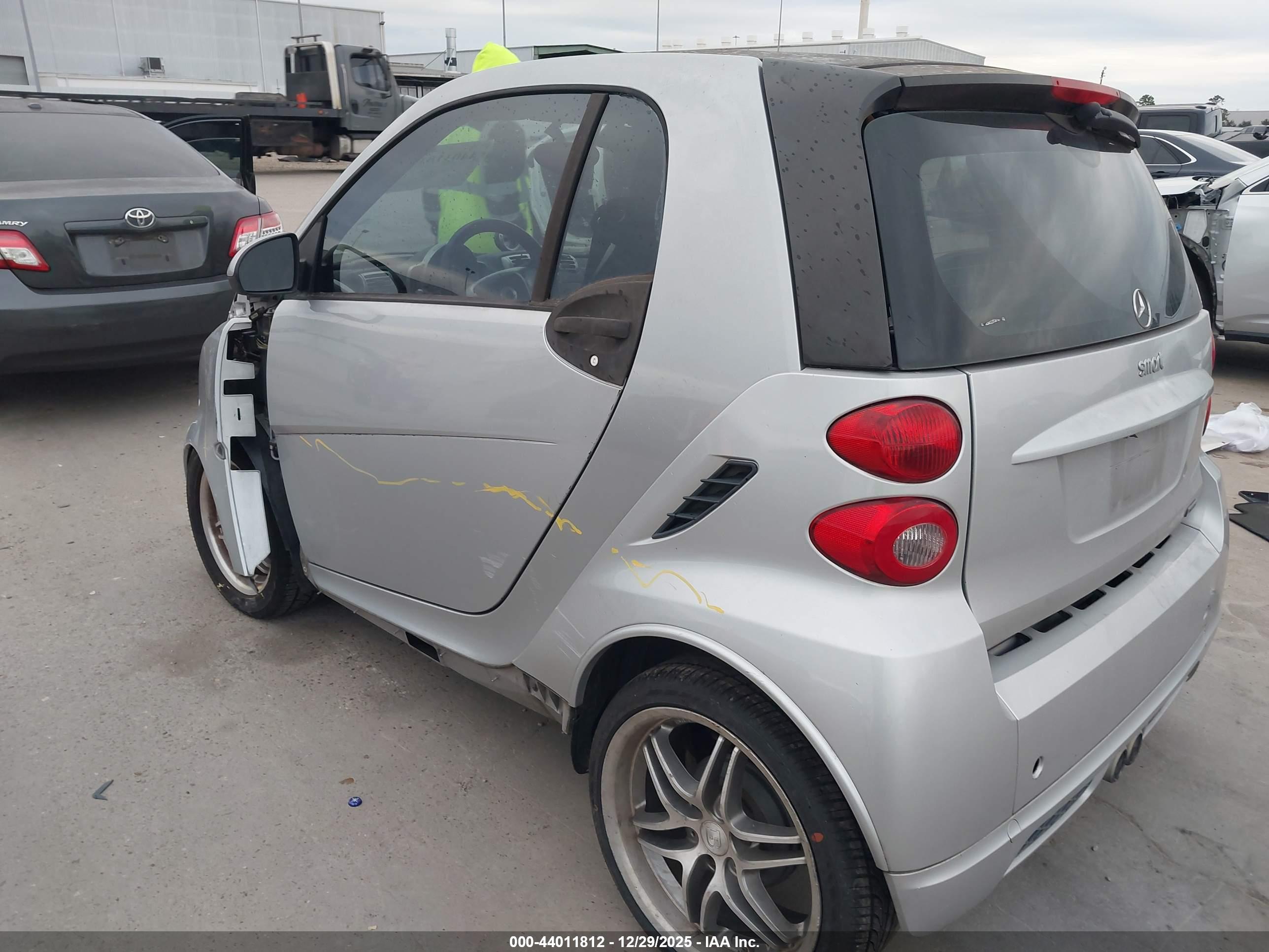 SMART FORTWO image 3