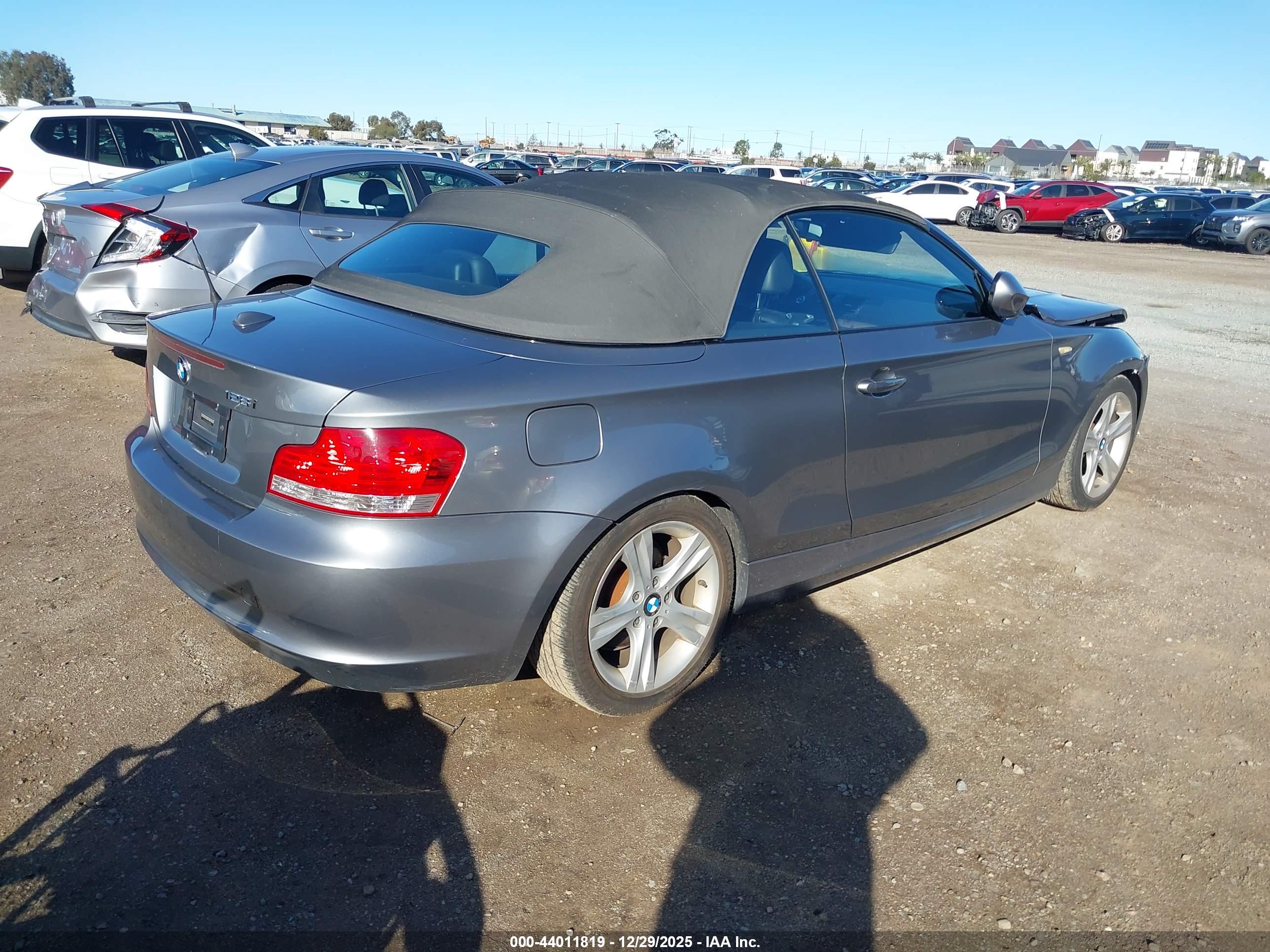 BMW 128I image 4