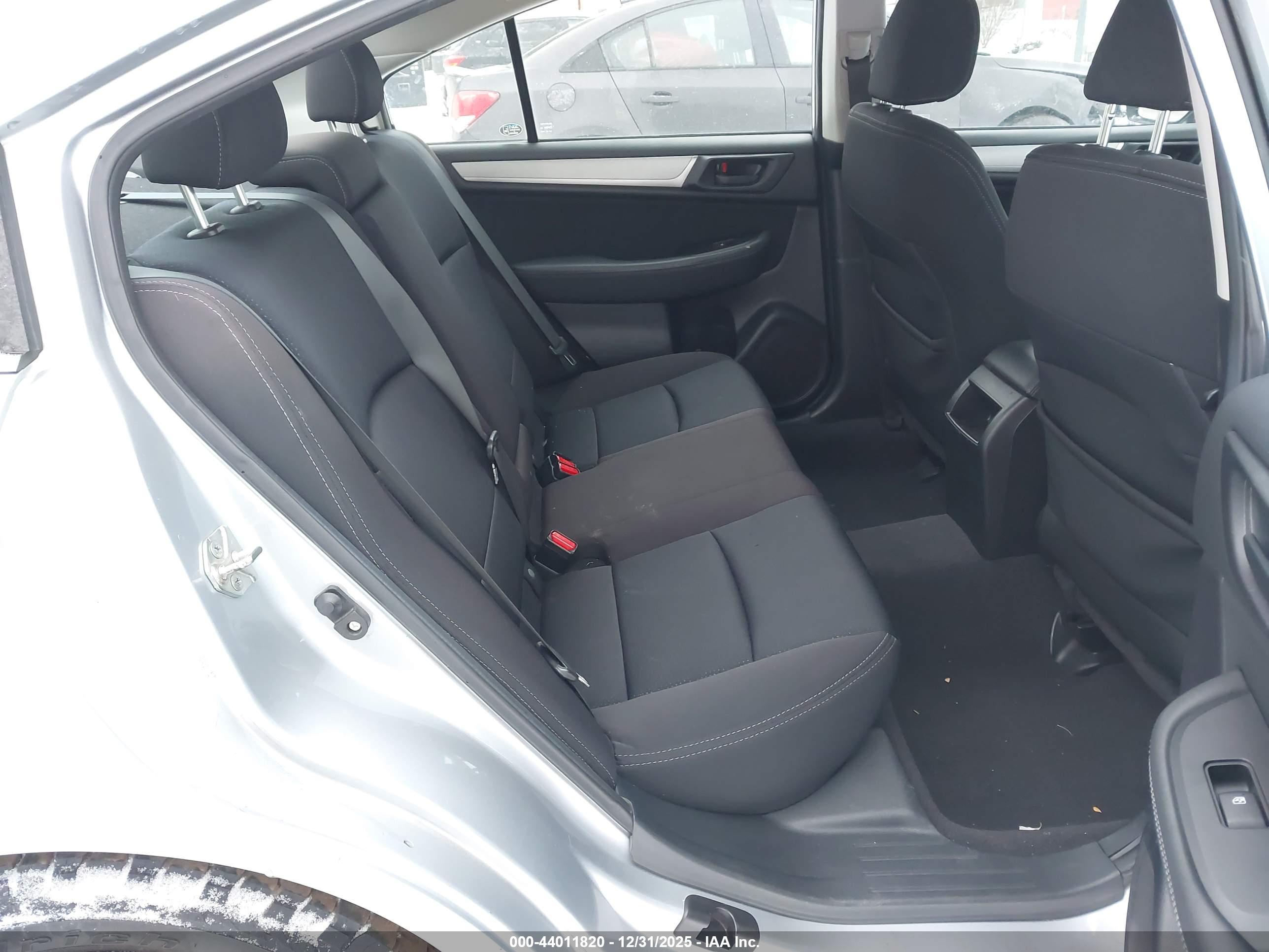 SUBARU LEGACY image 8