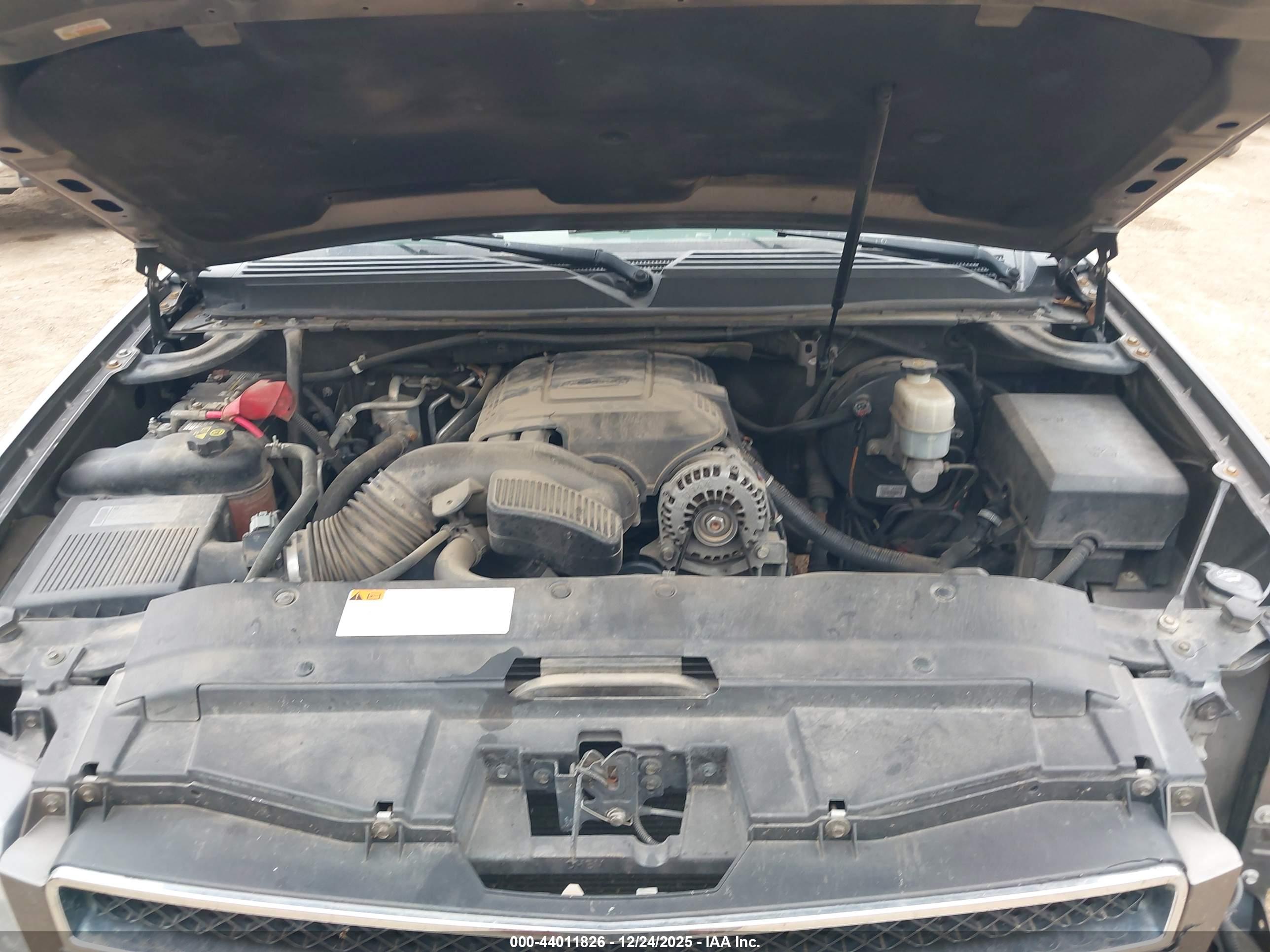 CHEVROLET TAHOE image 10